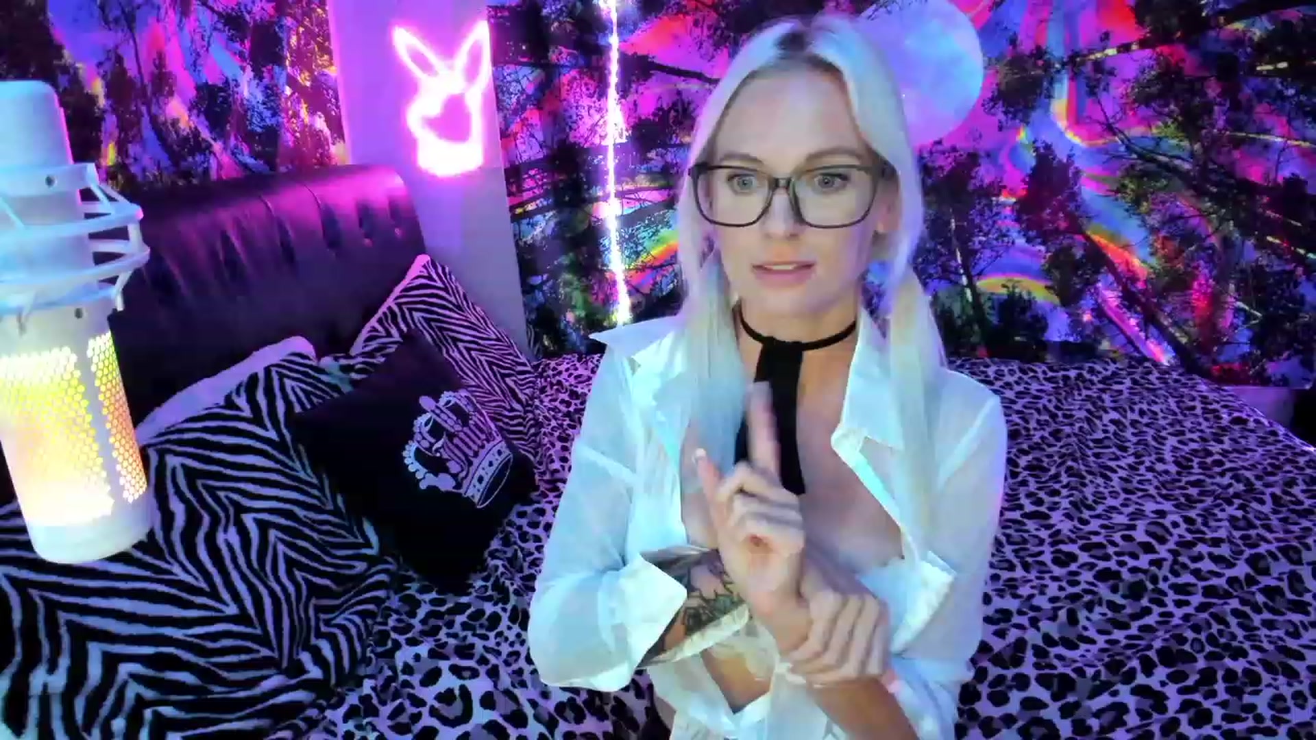 Gallery image thumbnail from Xo_belle's myfreecams stream on, 10/06/2023, 04:59 image 6 of 20