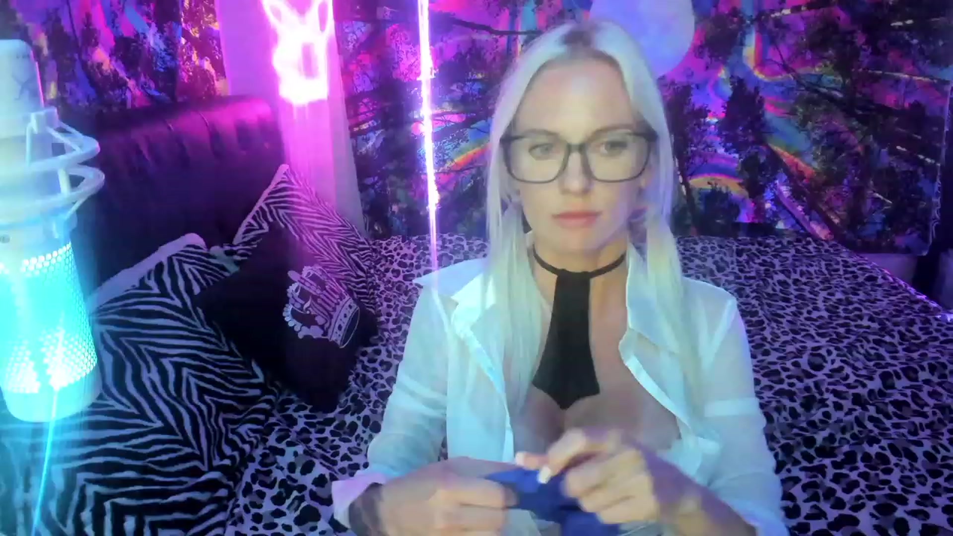 Gallery image thumbnail from Xo_belle's myfreecams stream on, 10/06/2023, 07:27 image 6 of 20