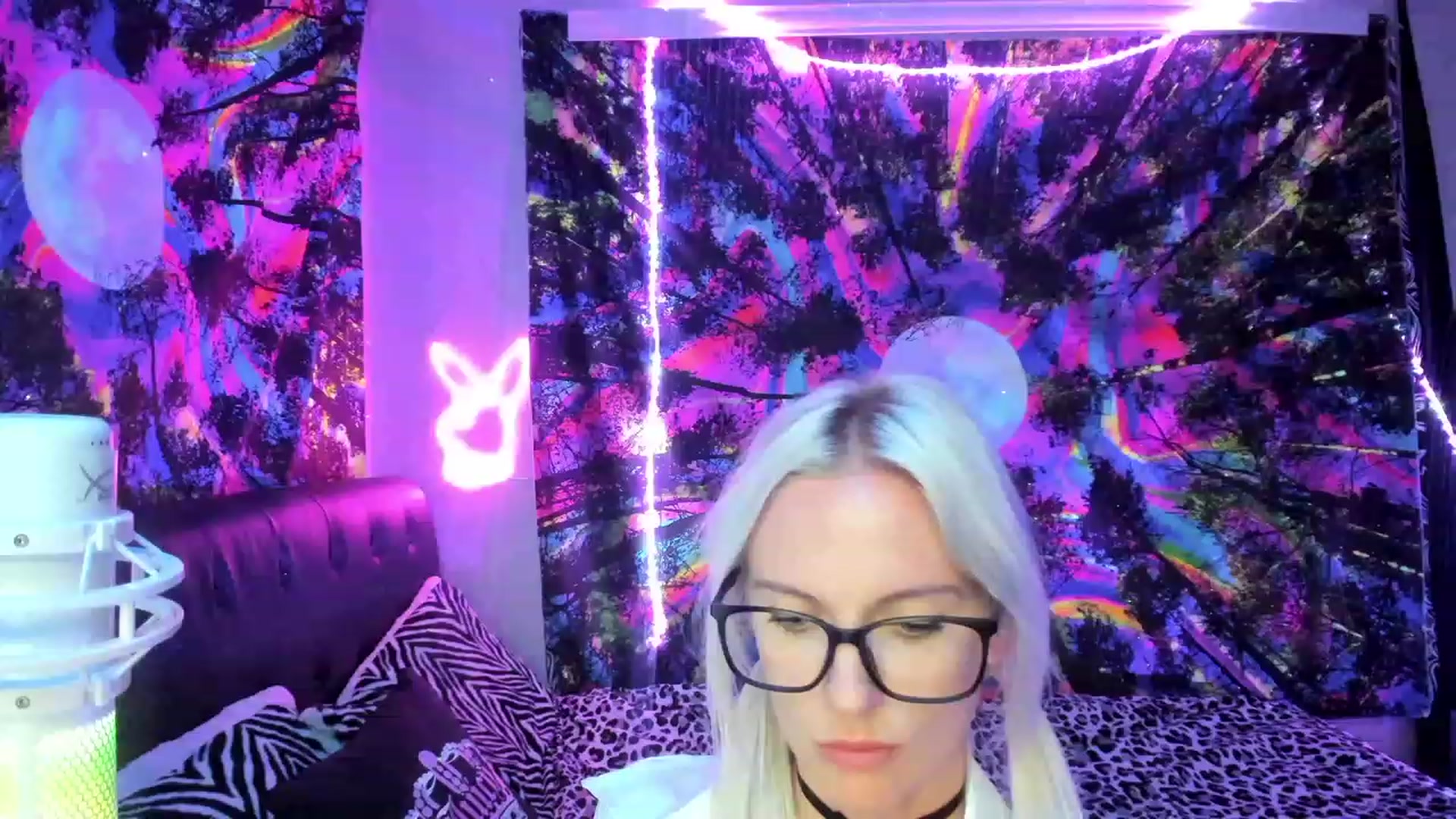 Gallery image thumbnail from Xo_belle's myfreecams stream on, 10/06/2023, 07:27 image 7 of 20