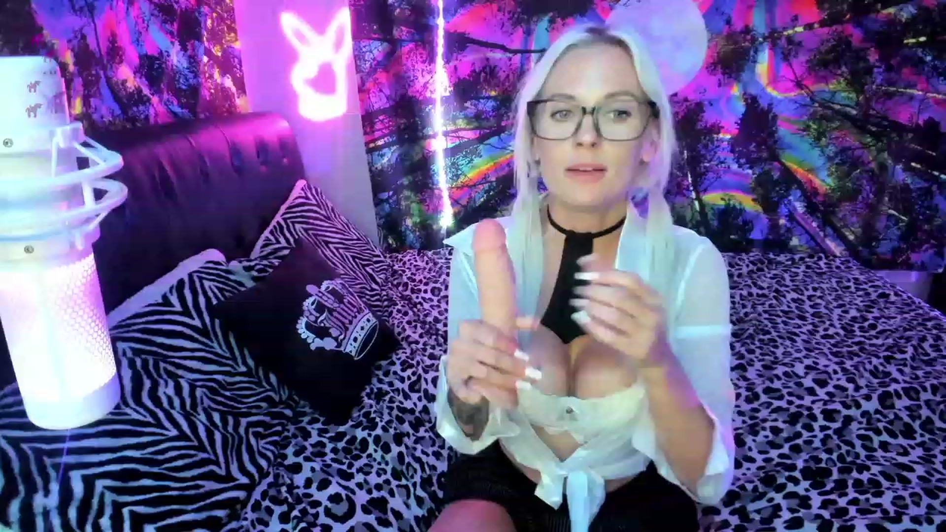 Gallery image thumbnail from Xo_belle's myfreecams stream on, 10/06/2023, 07:27 image 8 of 20