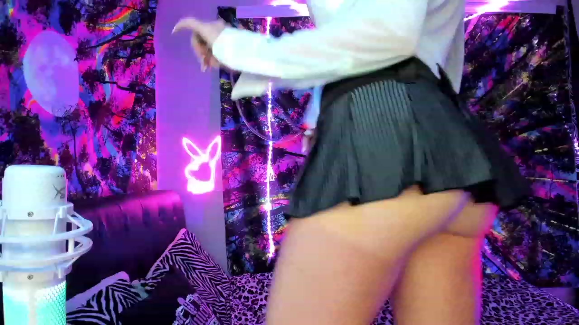 Gallery image thumbnail from Xo_belle's myfreecams stream on, 10/06/2023, 07:27 image 4 of 20