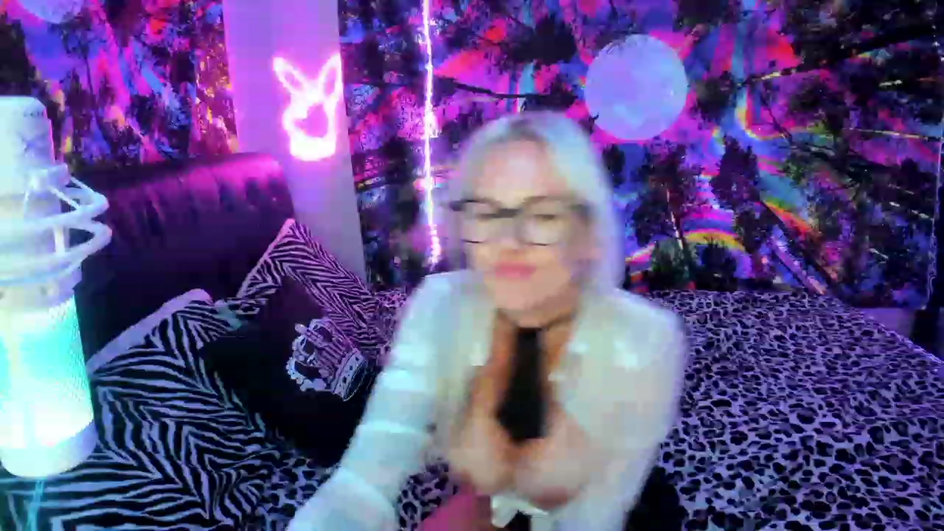 Gallery image thumbnail from Xo_belle's myfreecams stream on, 10/06/2023, 07:27 image 18 of 20