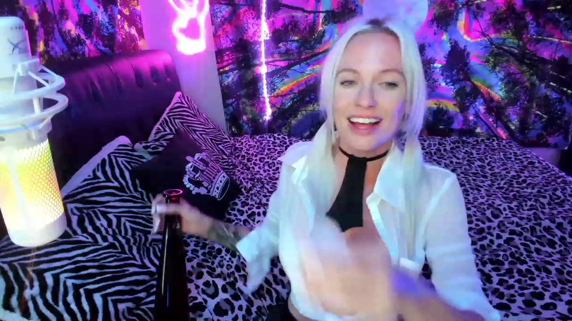 Gallery image thumbnail from Xo_belle's myfreecams stream on, 10/06/2023, 07:44 image 15 of 20