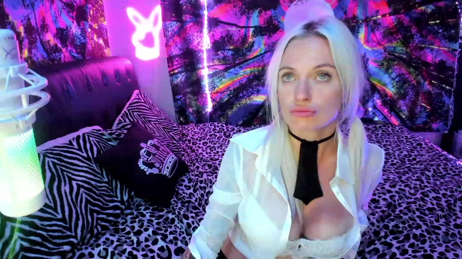 Gallery image thumbnail from Xo_belle's myfreecams stream on, 10/06/2023, 08:51 image 16 of 20