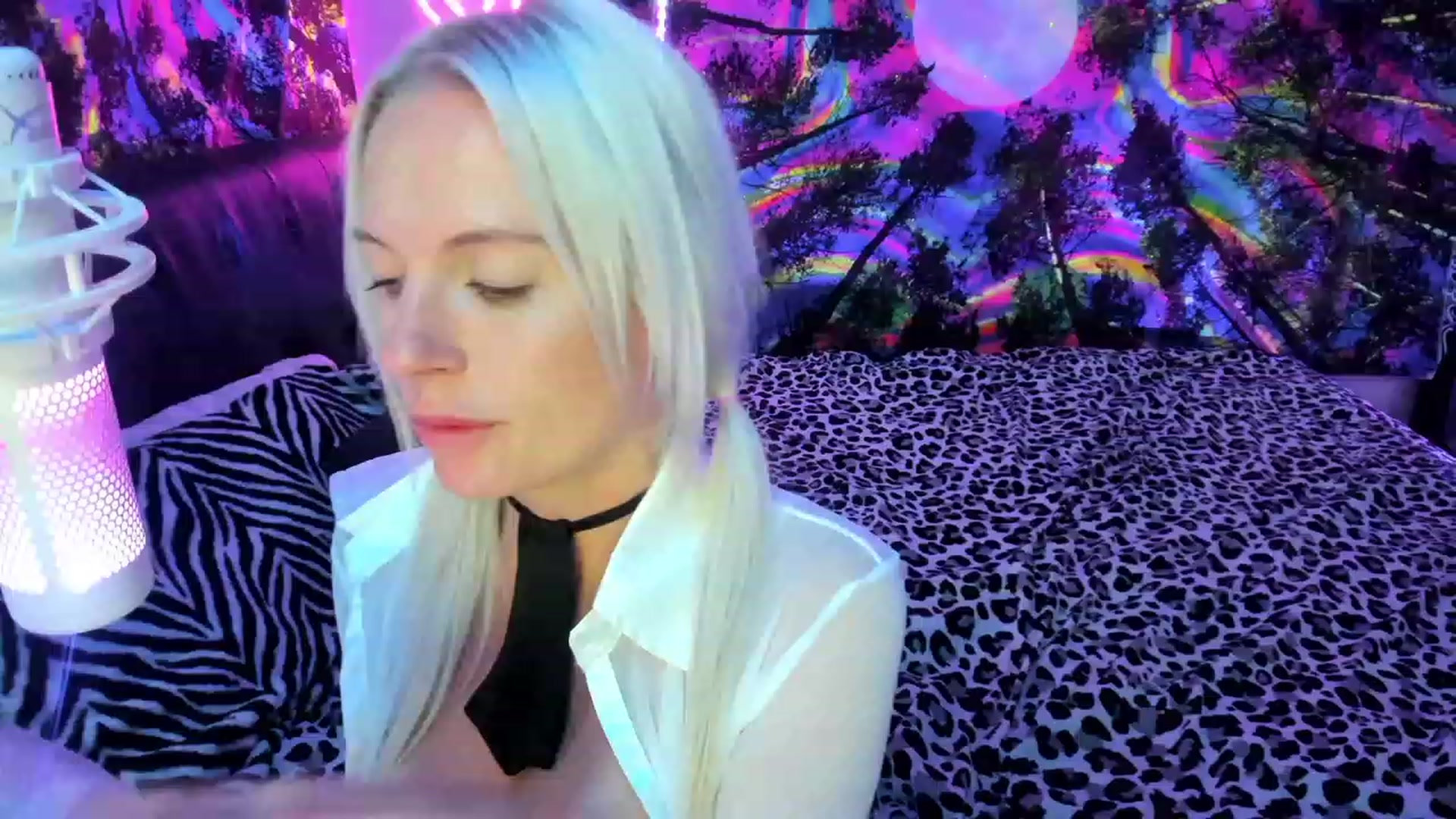 Gallery image thumbnail from Xo_belle's myfreecams stream on, 10/06/2023, 09:21 image 16 of 20