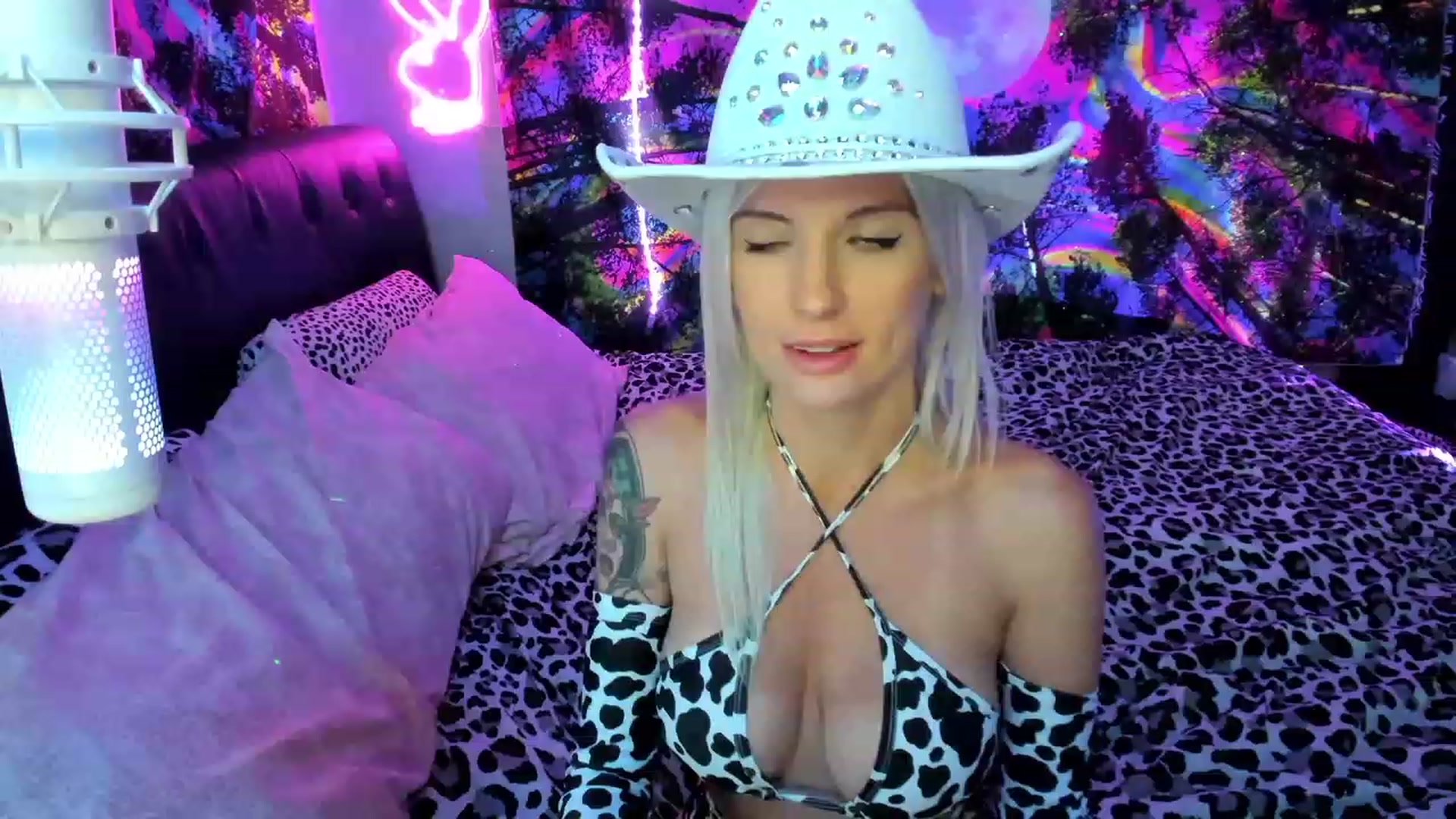 Gallery image thumbnail from Xo_belle's myfreecams stream on, 10/21/2023, 07:07 image 15 of 20