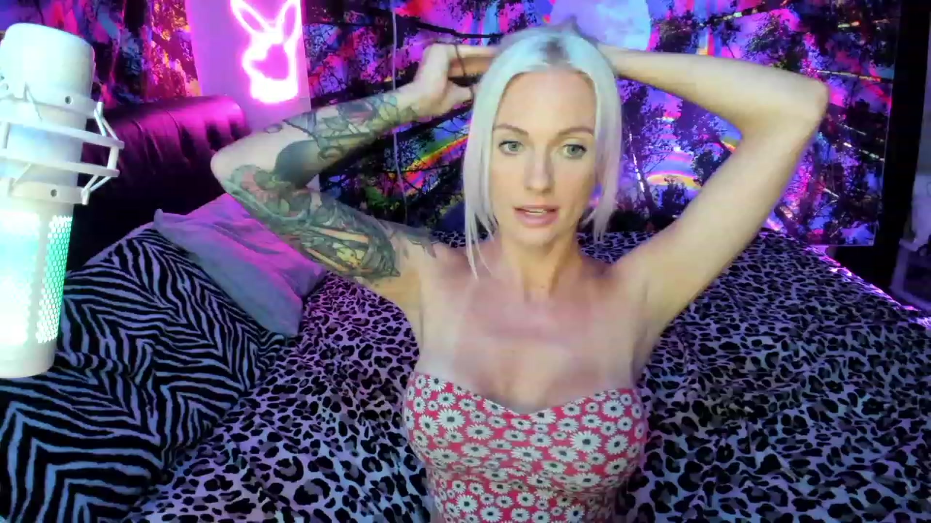Gallery image thumbnail from Xo_belle's myfreecams stream on, 10/25/2023, 03:18 image 15 of 20