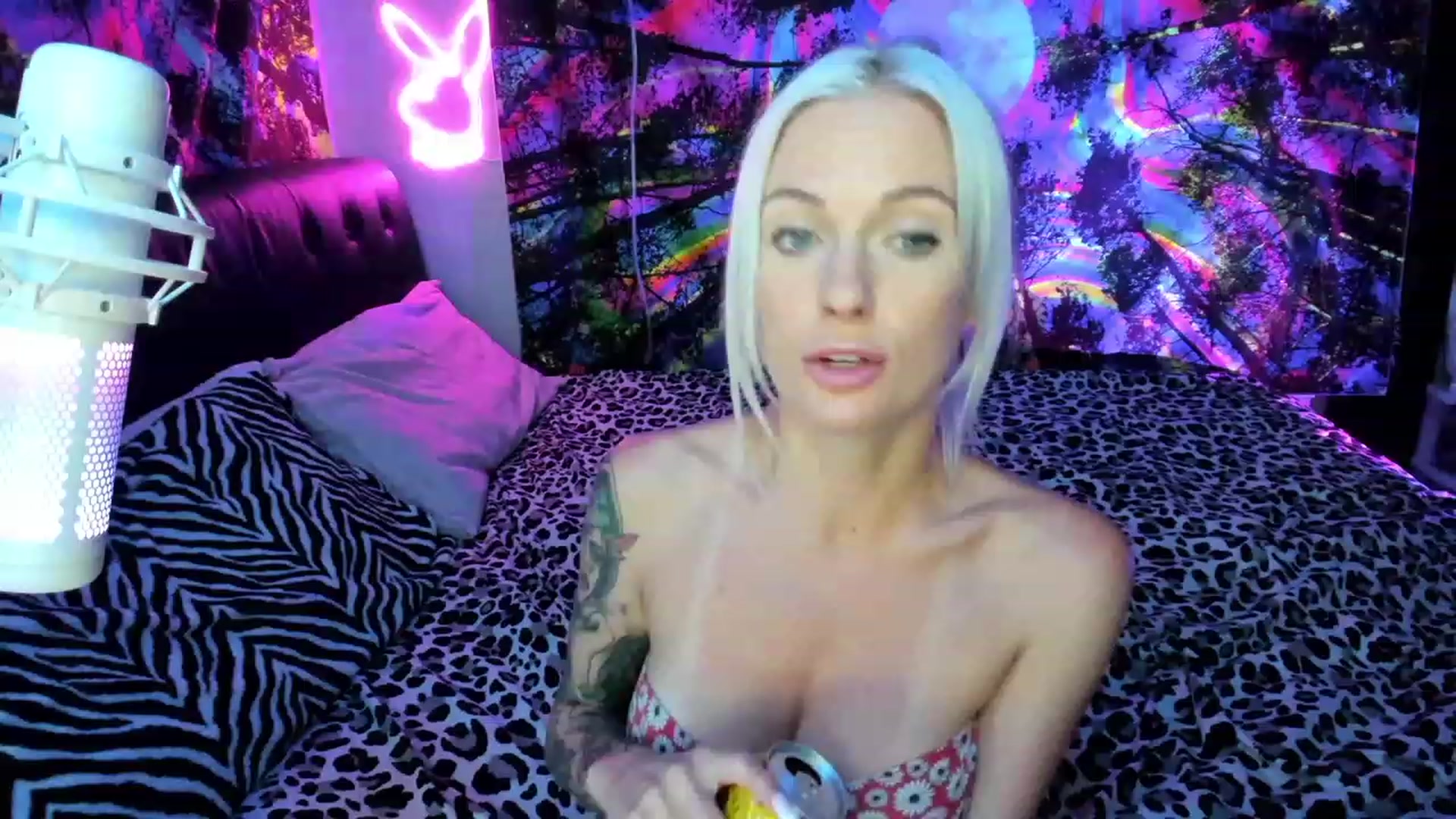 Gallery image thumbnail from Xo_belle's myfreecams stream on, 10/25/2023, 03:18 image 17 of 20