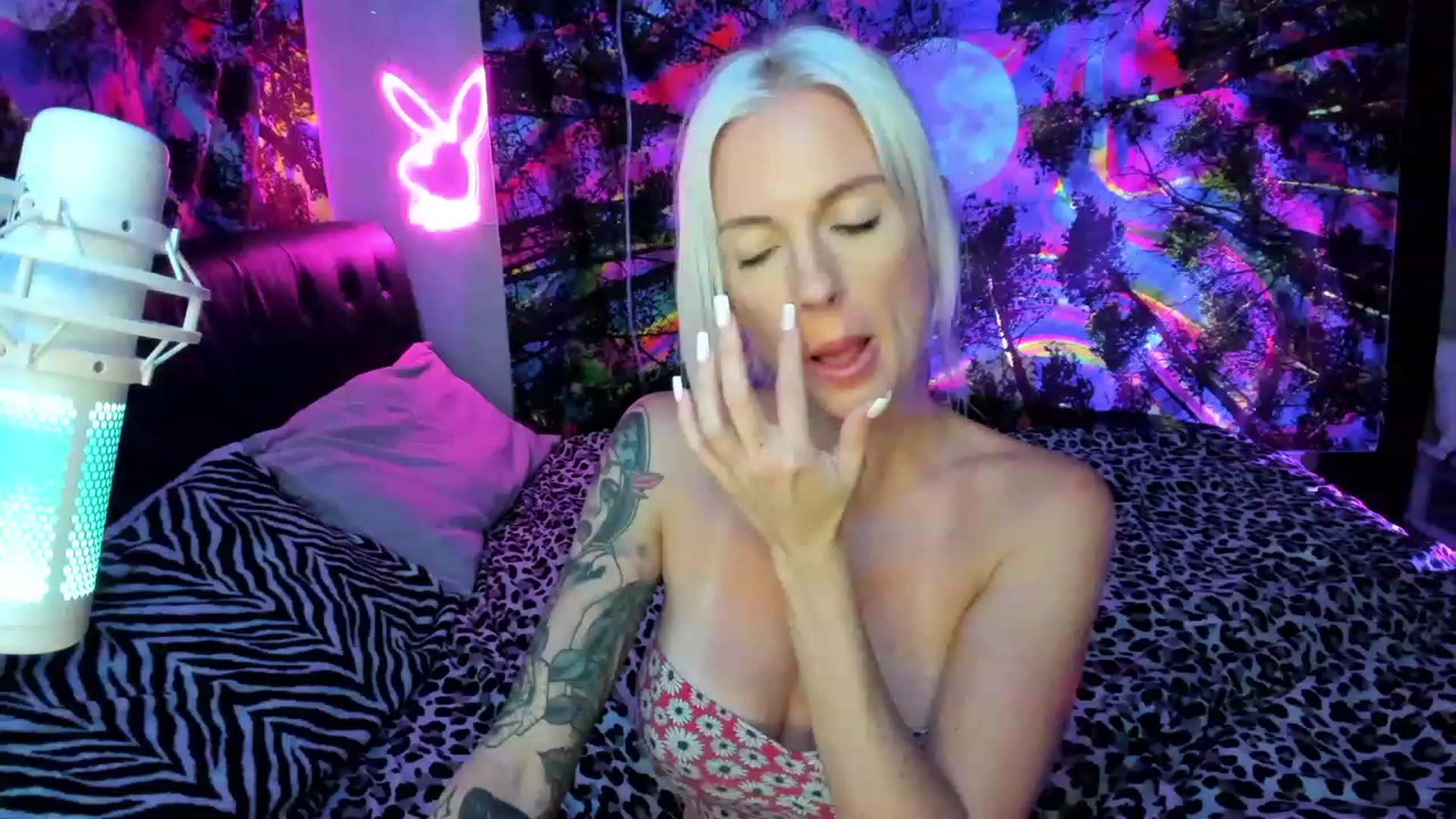 Gallery image thumbnail from Xo_belle's myfreecams stream on, 10/25/2023, 05:36 image 18 of 20