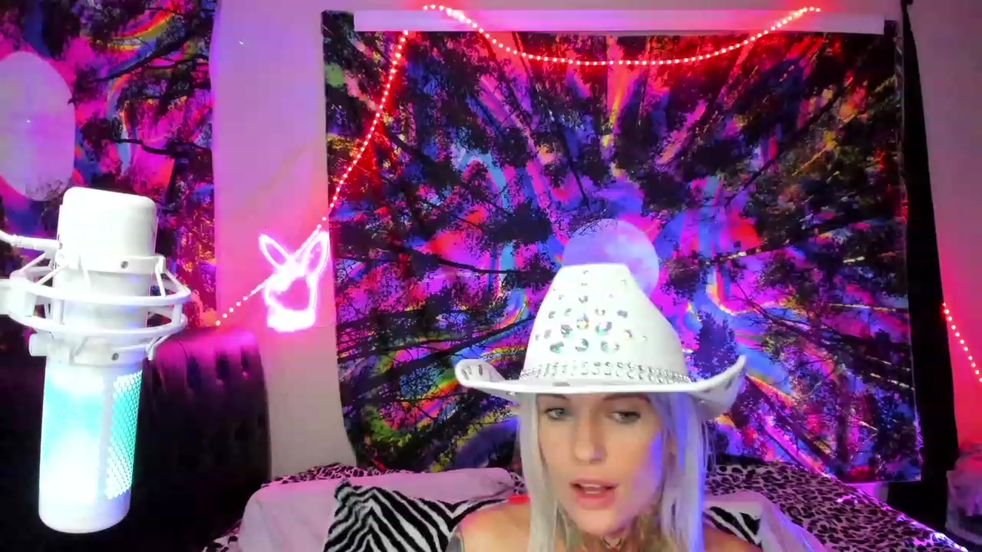 Gallery image thumbnail from Xo_belle's myfreecams stream on, 10/28/2023, 04:18 image 5 of 20