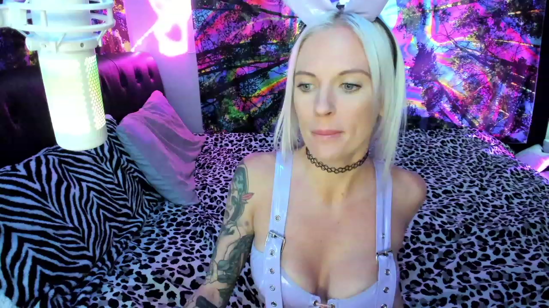 Gallery image thumbnail from Xo_belle's myfreecams stream on, 10/29/2023, 22:48 image 3 of 20