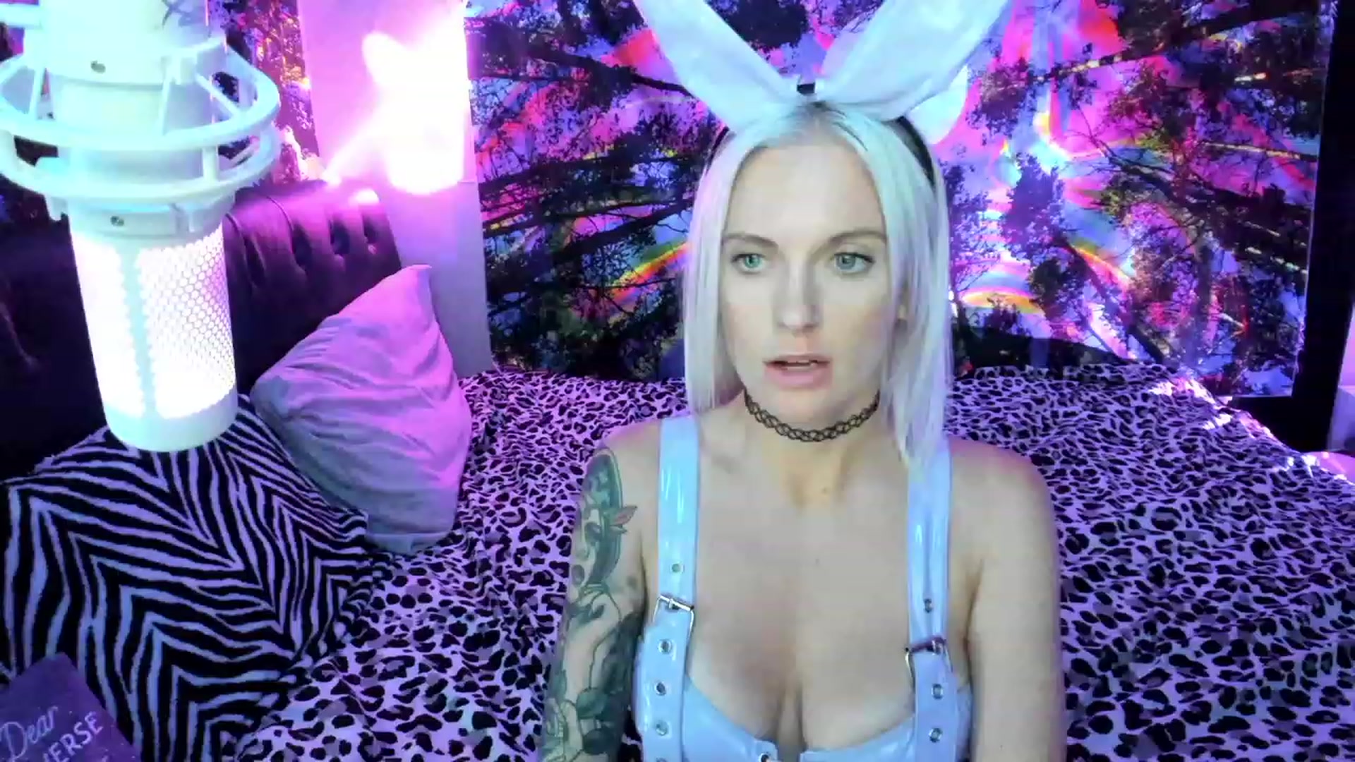 Gallery image thumbnail from Xo_belle's myfreecams stream on, 10/30/2023, 04:36 image 4 of 20