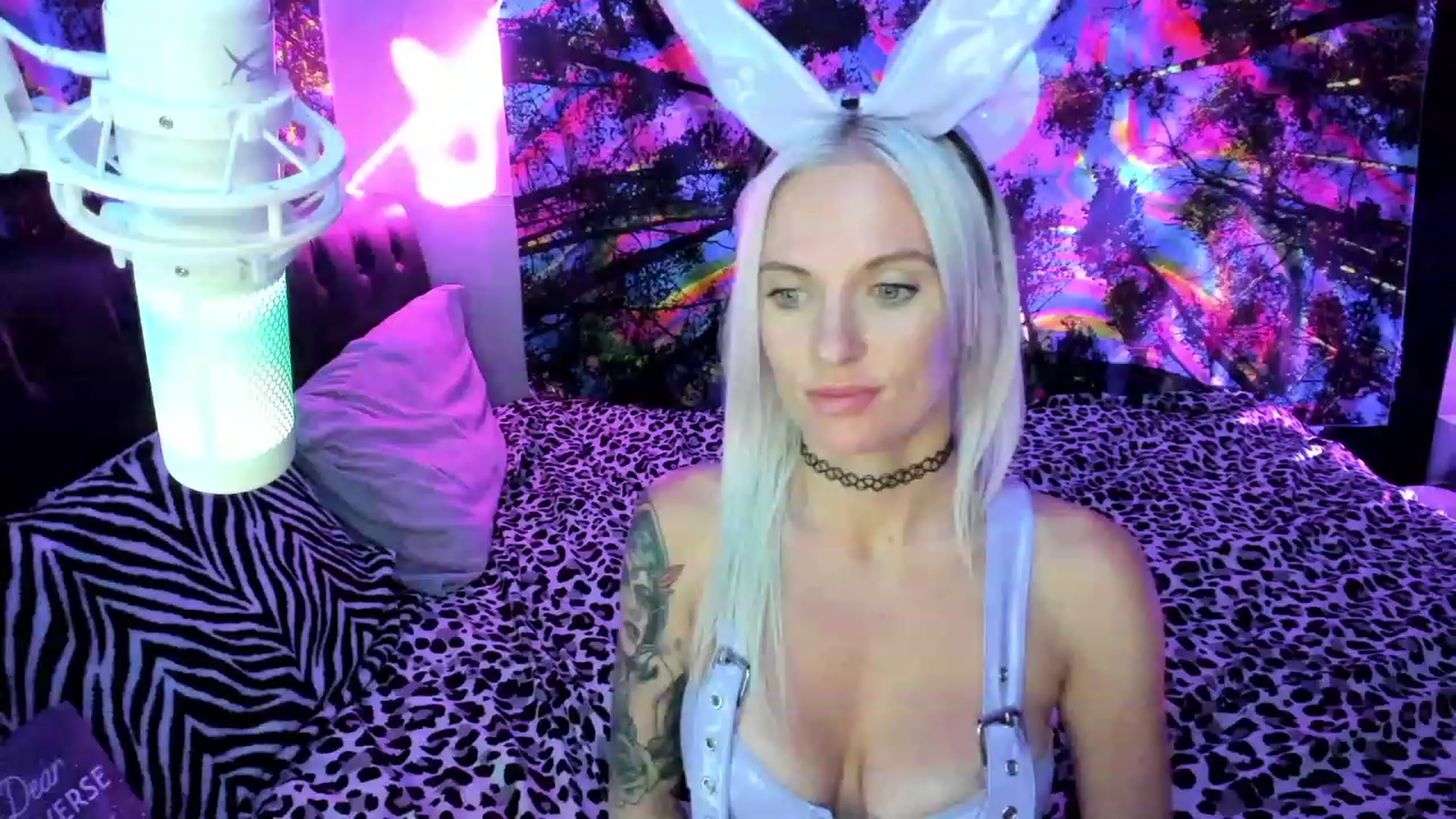 Gallery image thumbnail from Xo_belle's myfreecams stream on, 10/30/2023, 04:36 image 14 of 20