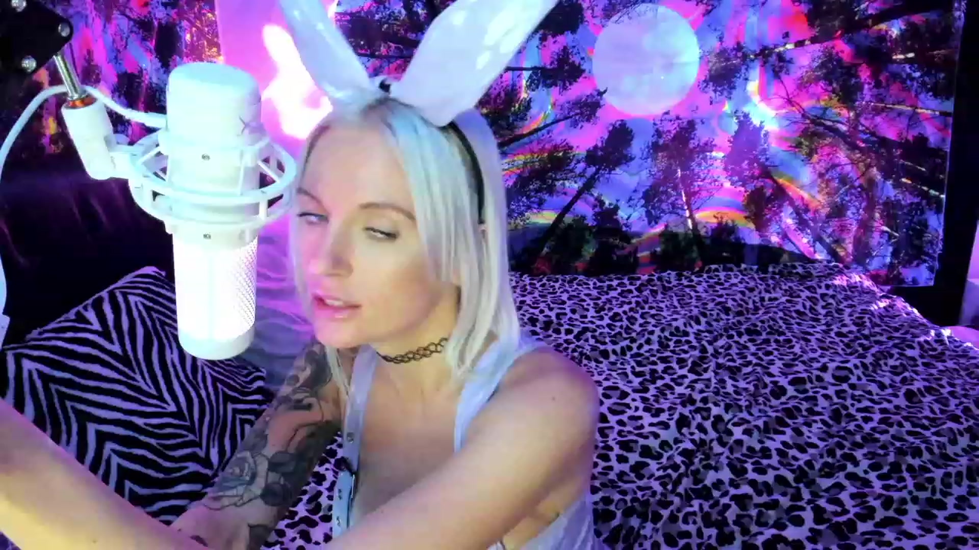 Gallery image thumbnail from Xo_belle's myfreecams stream on, 10/30/2023, 04:36 image 13 of 20