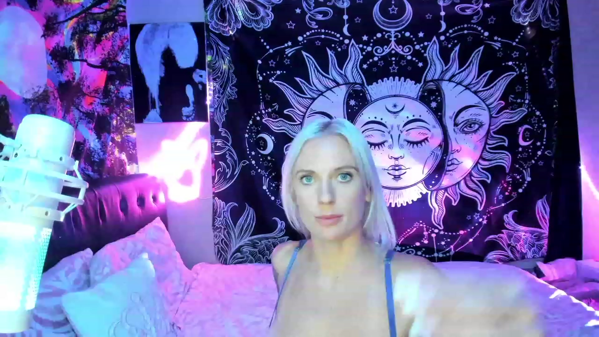 Gallery image thumbnail from Xo_belle's myfreecams stream on, 11/04/2023, 04:46 image 10 of 20