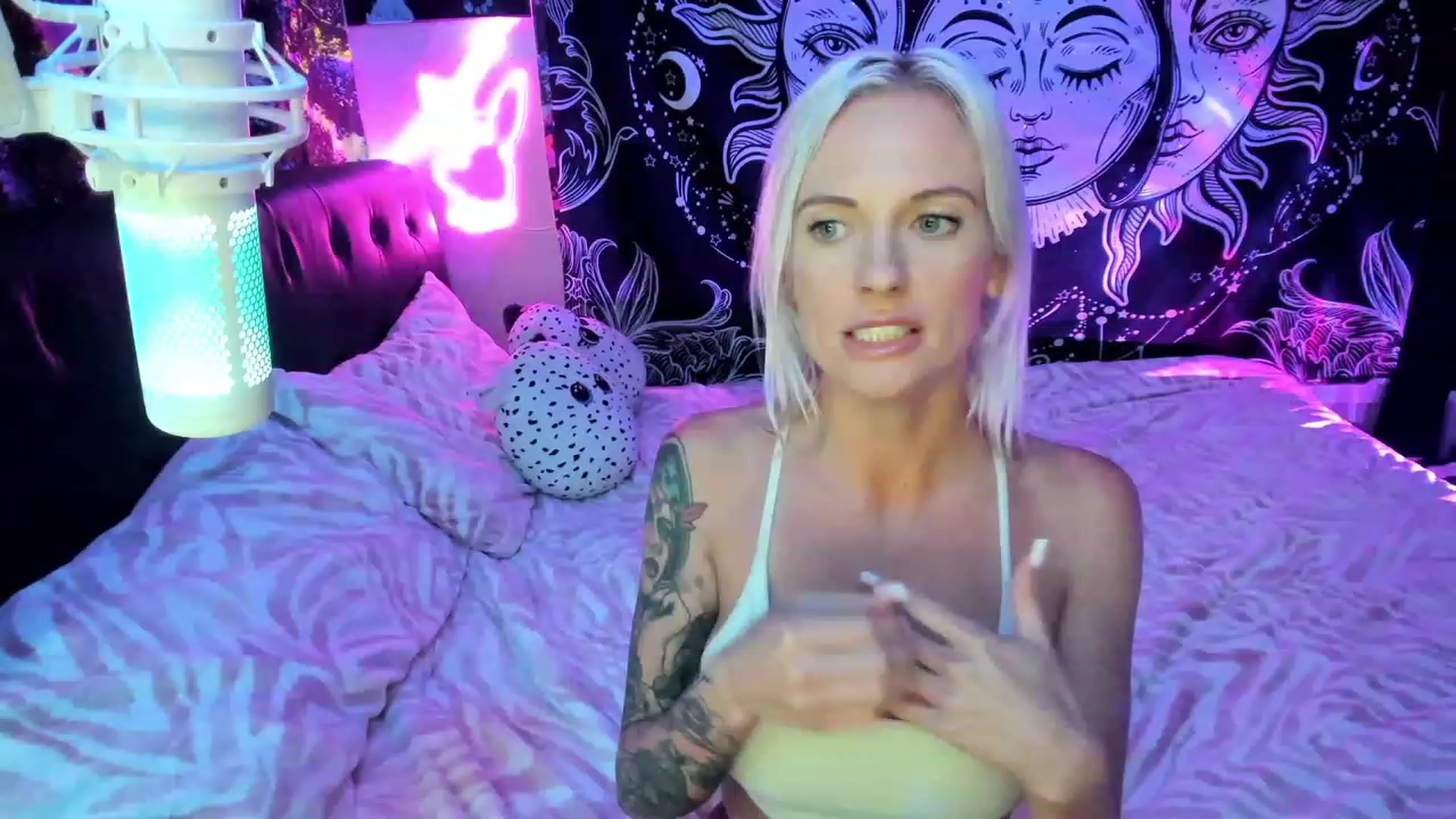 Gallery image thumbnail from Xo_belle's myfreecams stream on, 11/09/2023, 04:09 image 9 of 20