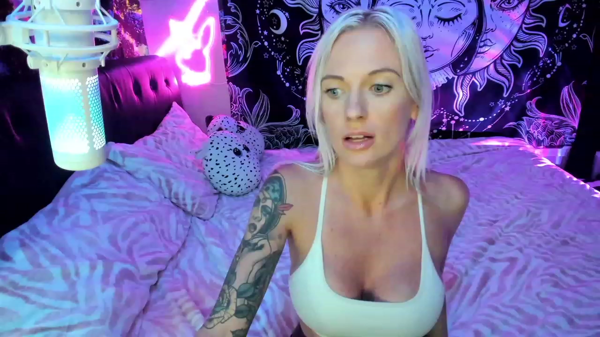 Gallery image thumbnail from Xo_belle's myfreecams stream on, 11/09/2023, 04:09 image 16 of 20