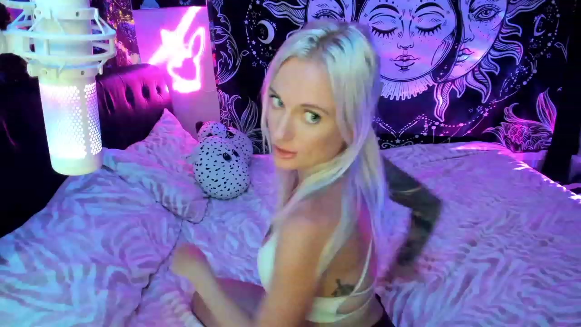 Gallery image thumbnail from Xo_belle's myfreecams stream on, 11/09/2023, 04:09 image 15 of 20