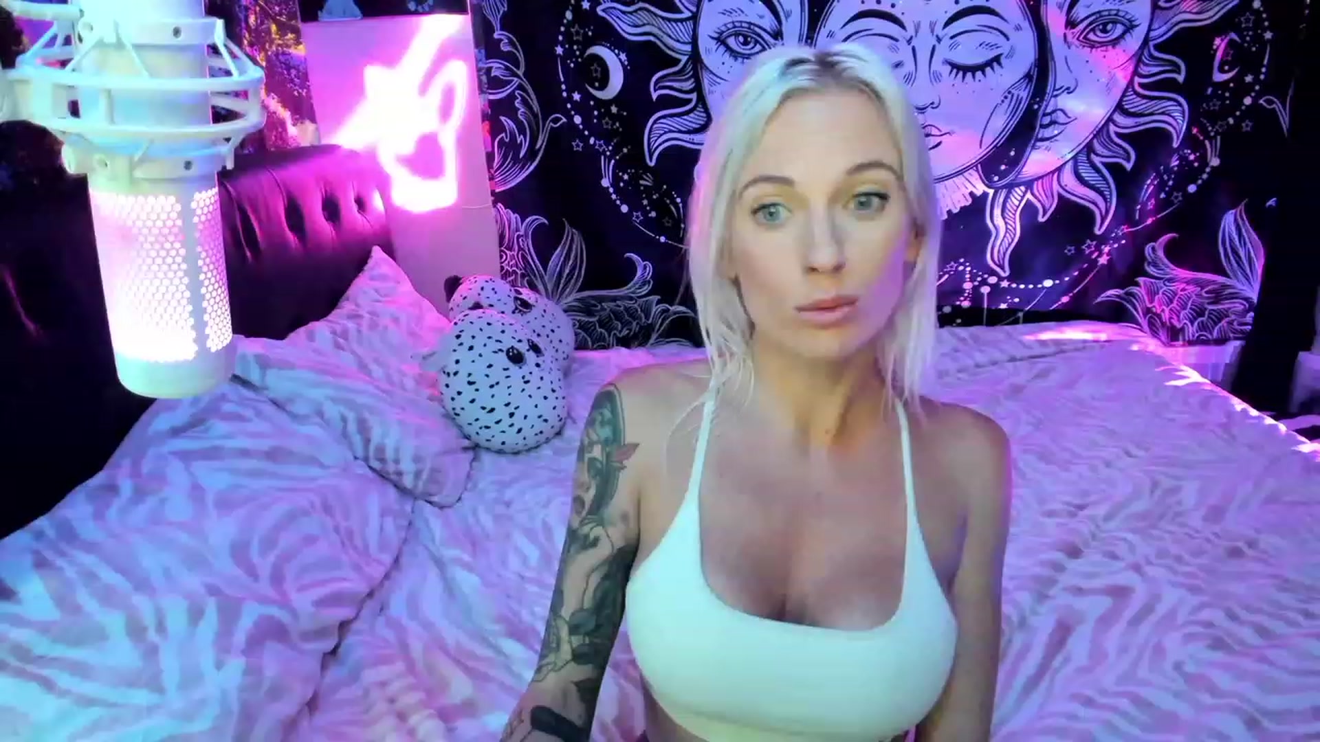 Gallery image thumbnail from Xo_belle's myfreecams stream on, 11/09/2023, 04:09 image 14 of 20