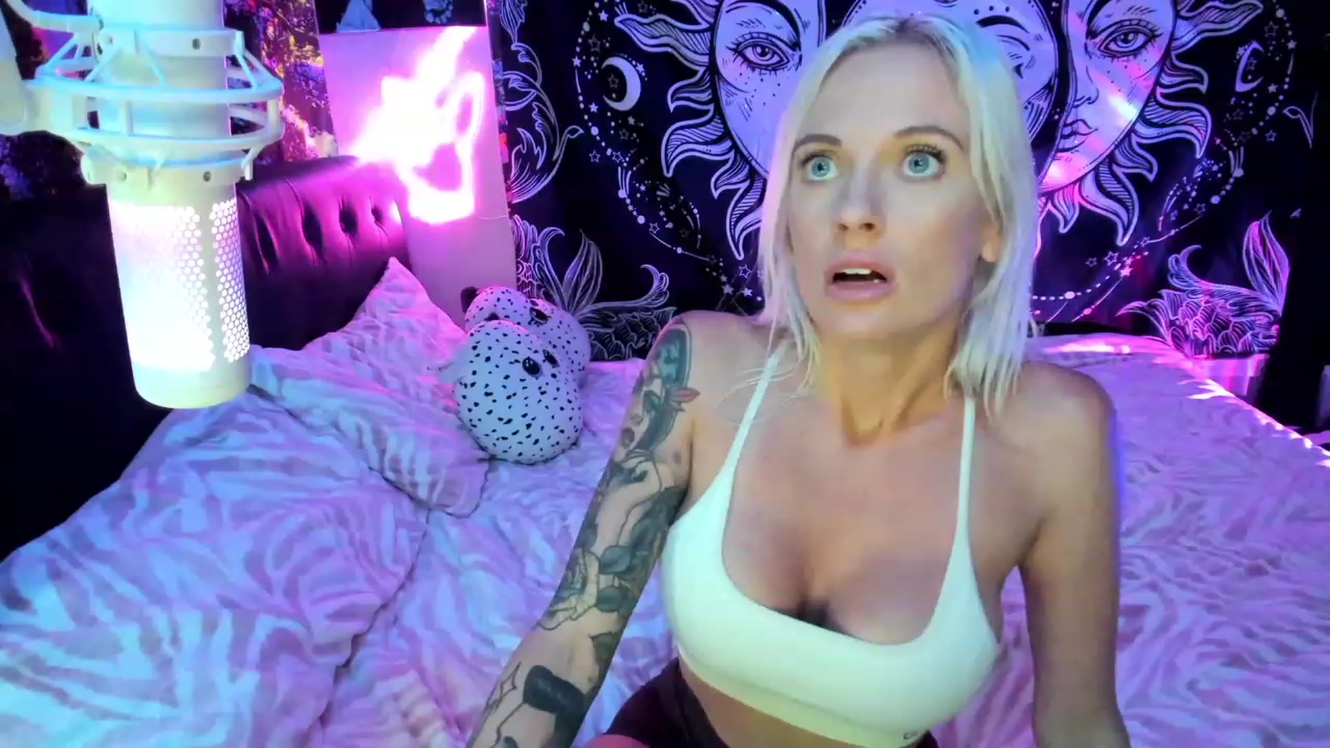 Gallery image thumbnail from Xo_belle's myfreecams stream on, 11/09/2023, 04:09 image 6 of 20