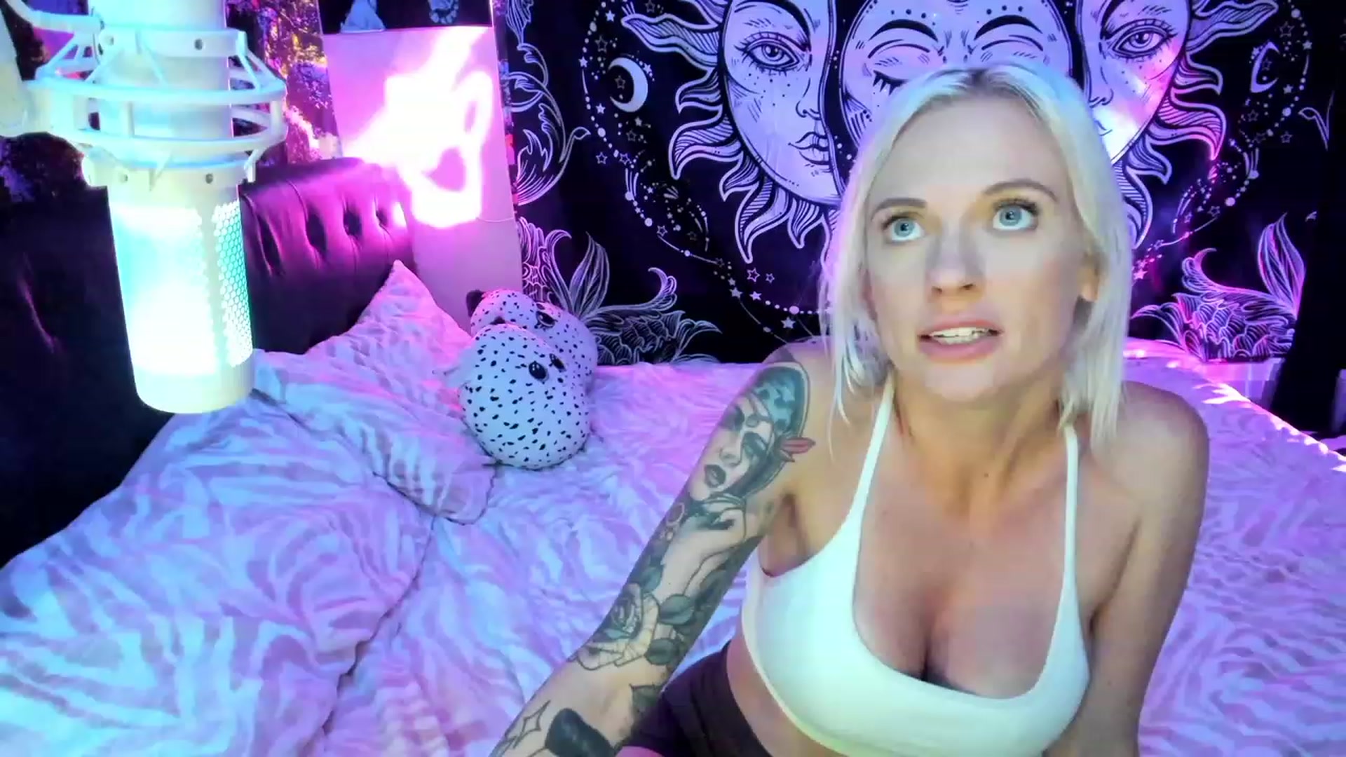 Gallery image thumbnail from Xo_belle's myfreecams stream on, 11/09/2023, 04:09 image 8 of 20