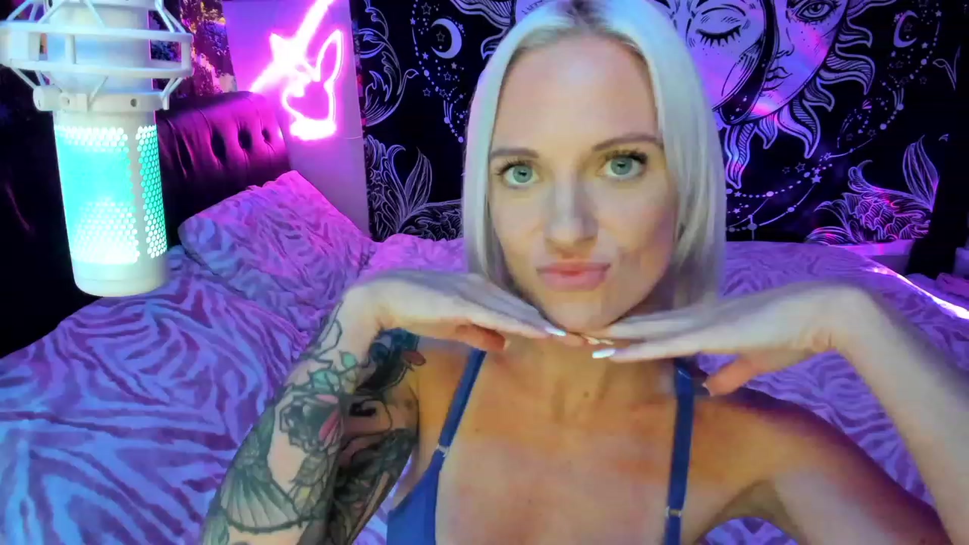 Gallery image thumbnail from Xo_belle's myfreecams stream on, 11/11/2023, 03:41 image 13 of 20