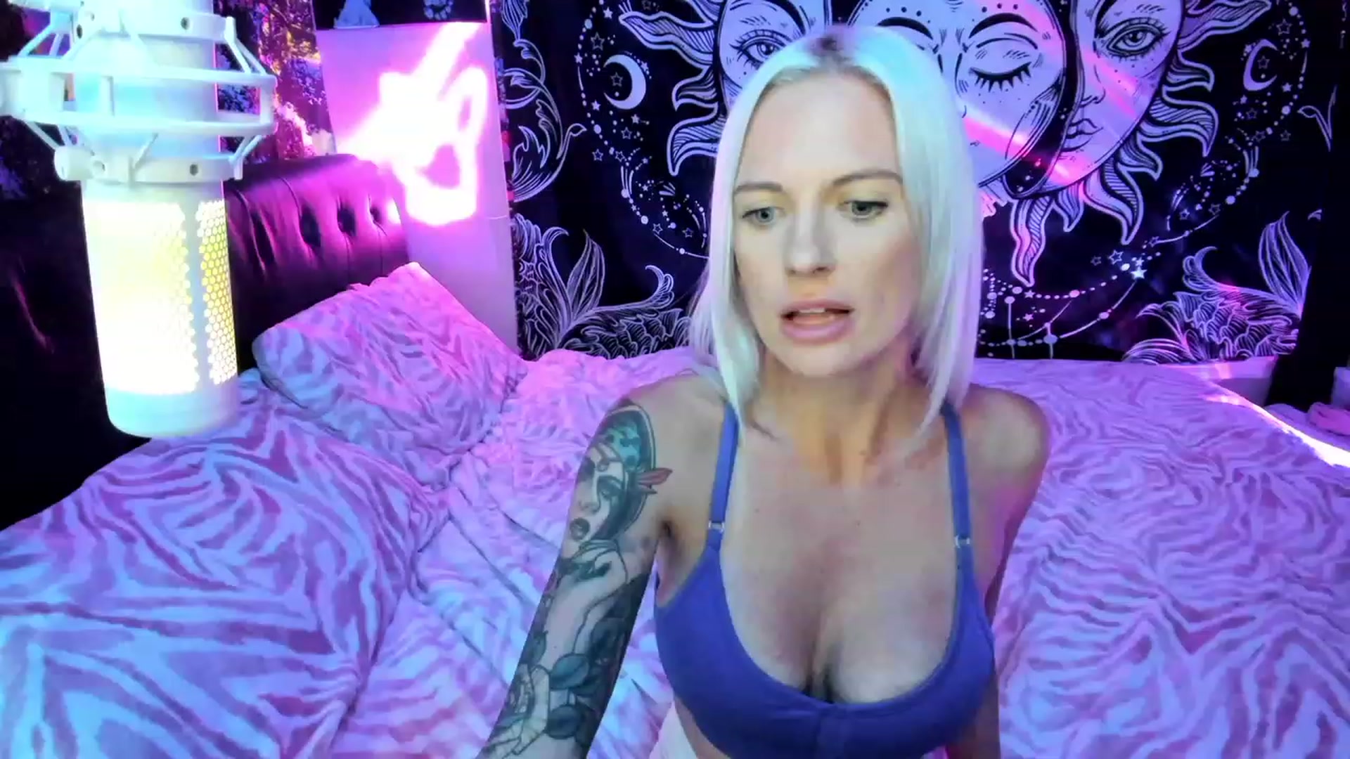 Gallery image thumbnail from Xo_belle's myfreecams stream on, 11/11/2023, 03:41 image 16 of 20