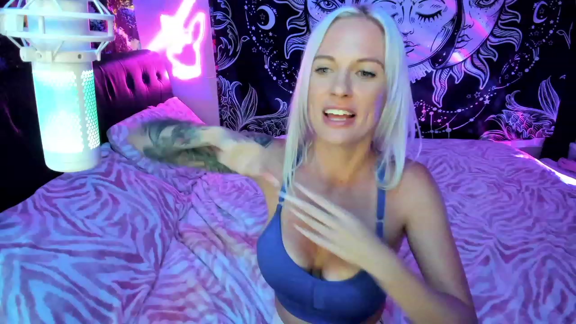 Gallery image thumbnail from Xo_belle's myfreecams stream on, 11/11/2023, 03:41 image 17 of 20