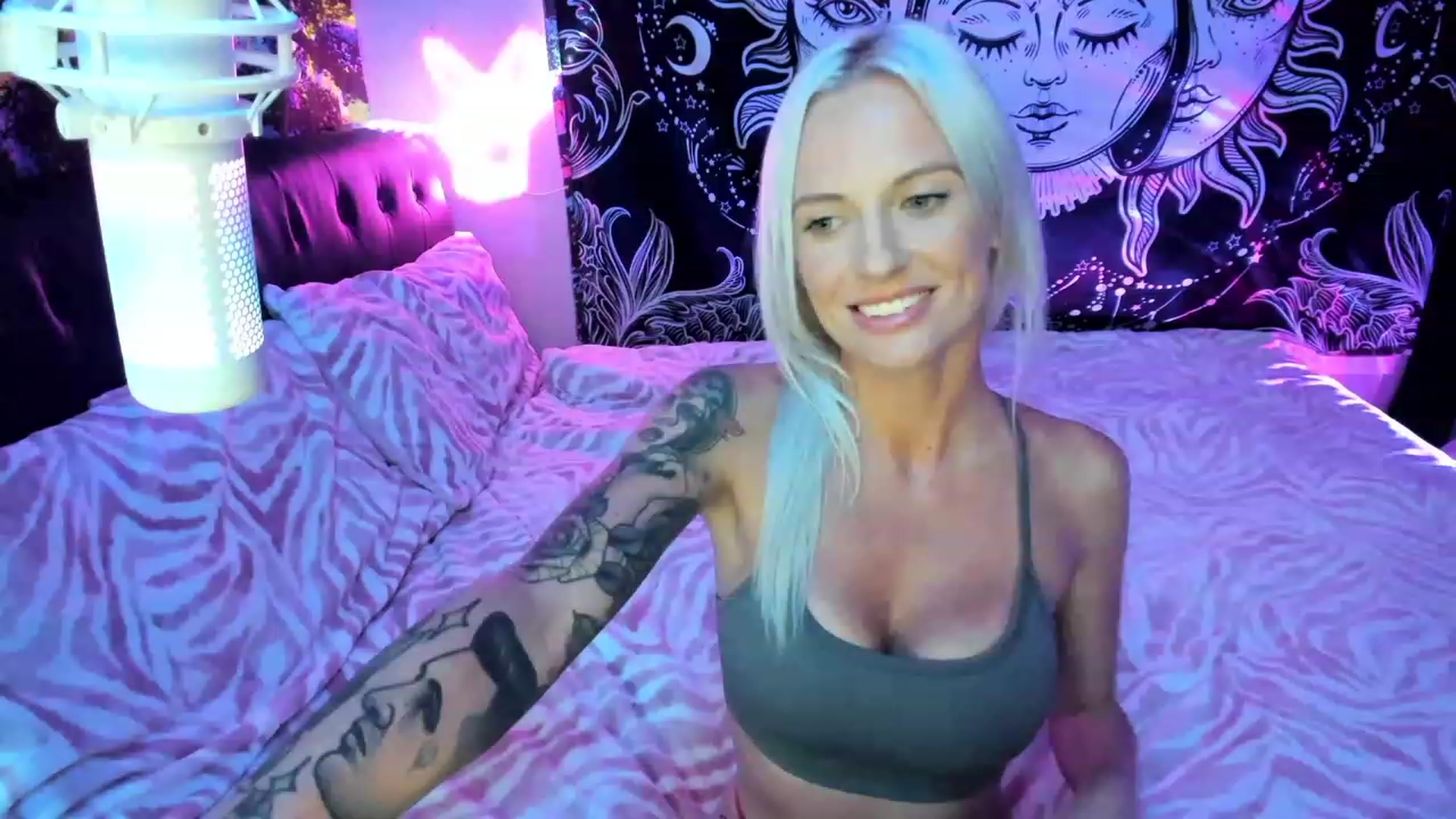 Gallery image thumbnail from Xo_belle's myfreecams stream on, 11/17/2023, 05:58 image 6 of 20