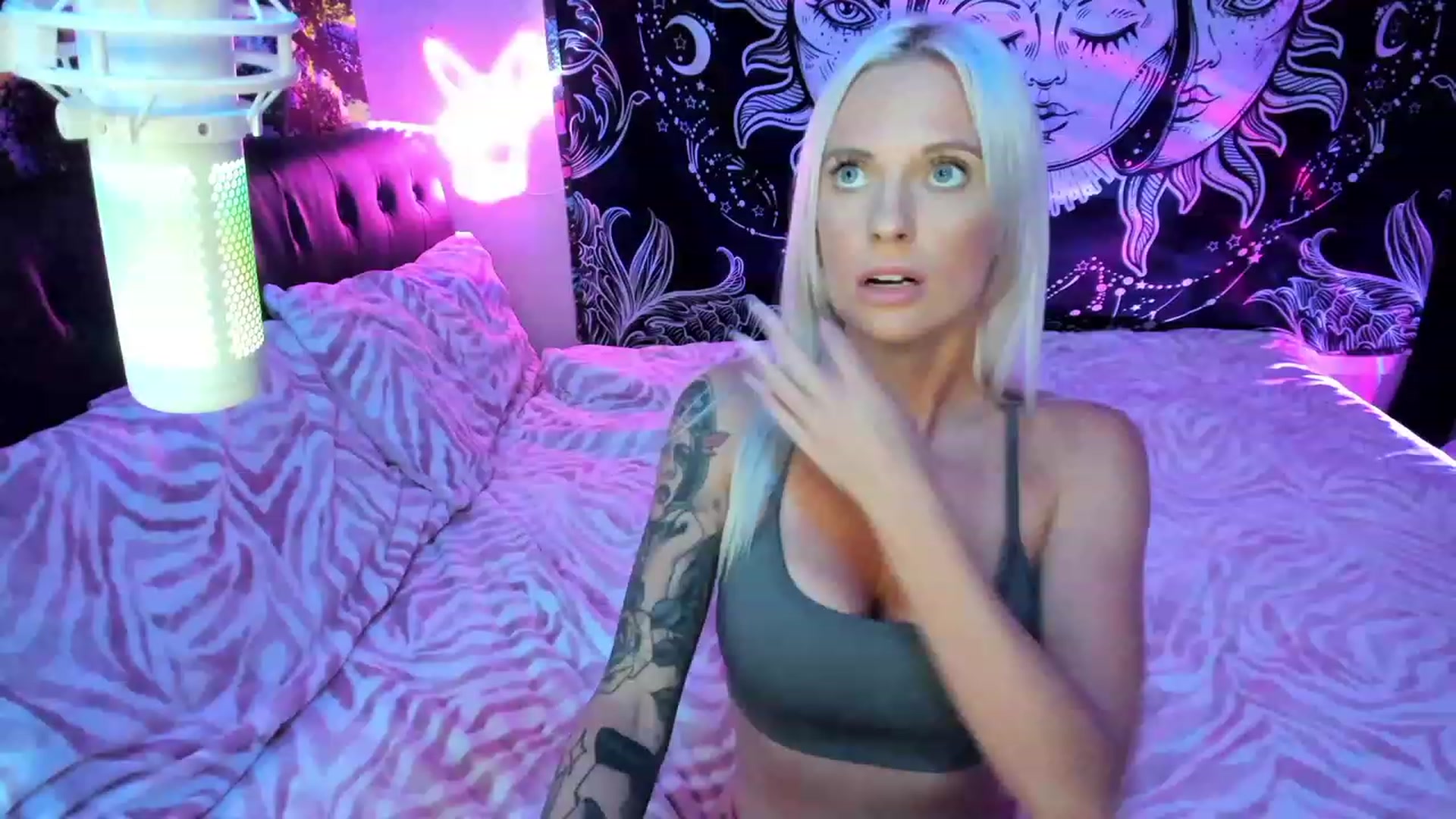 Gallery image thumbnail from Xo_belle's myfreecams stream on, 11/17/2023, 05:58 image 8 of 20