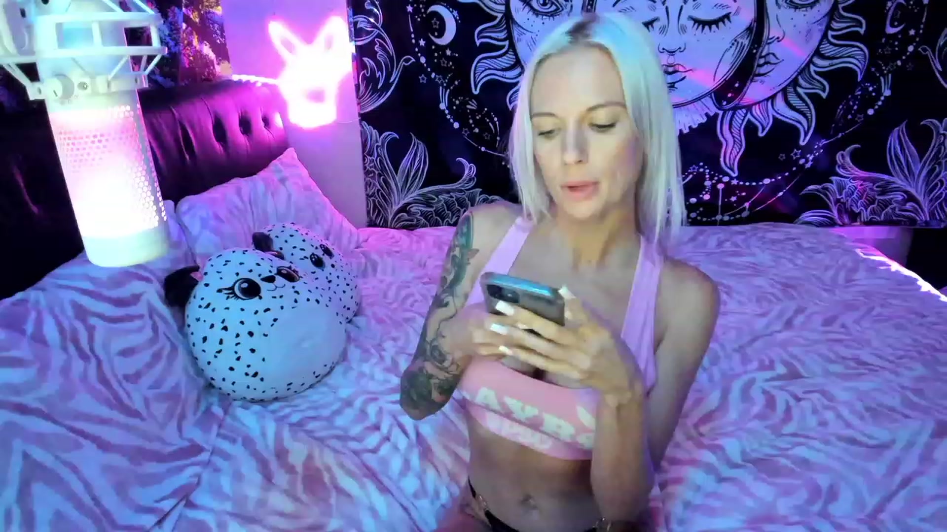 Gallery image thumbnail from Xo_belle's myfreecams stream on, 11/21/2023, 10:41 image 16 of 20