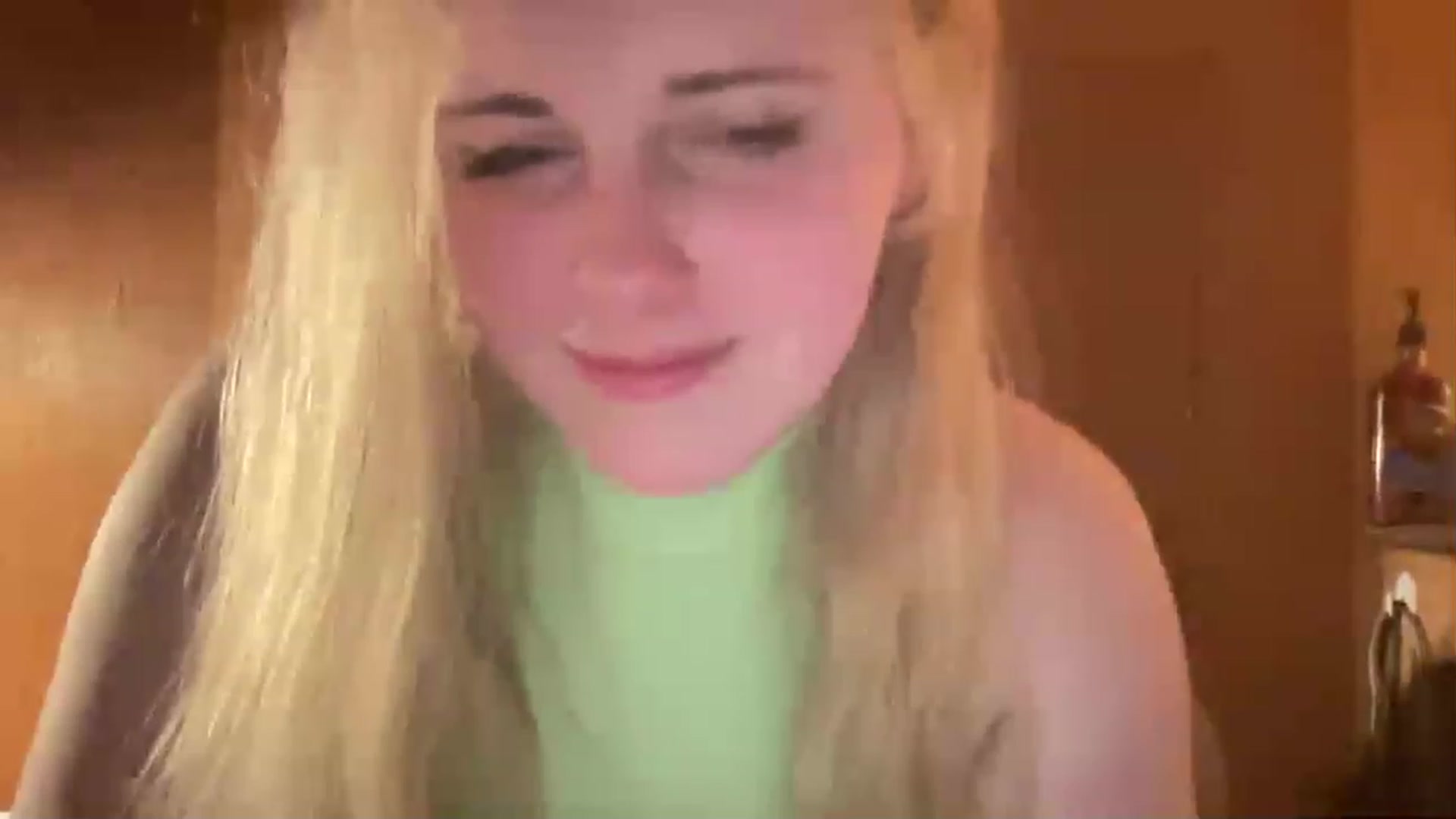 Gallery image thumbnail from Xo_margot_xo's myfreecams stream on, 03/27/2023, 10:12 image 12 of 20