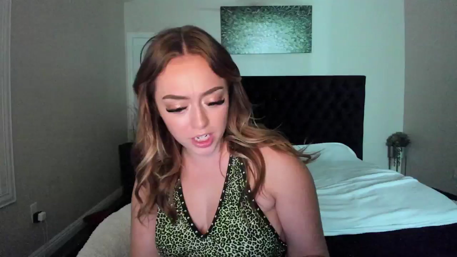 Gallery image thumbnail from Xo_zya's myfreecams stream on, 07/22/2024, 08:45 image 10 of 20