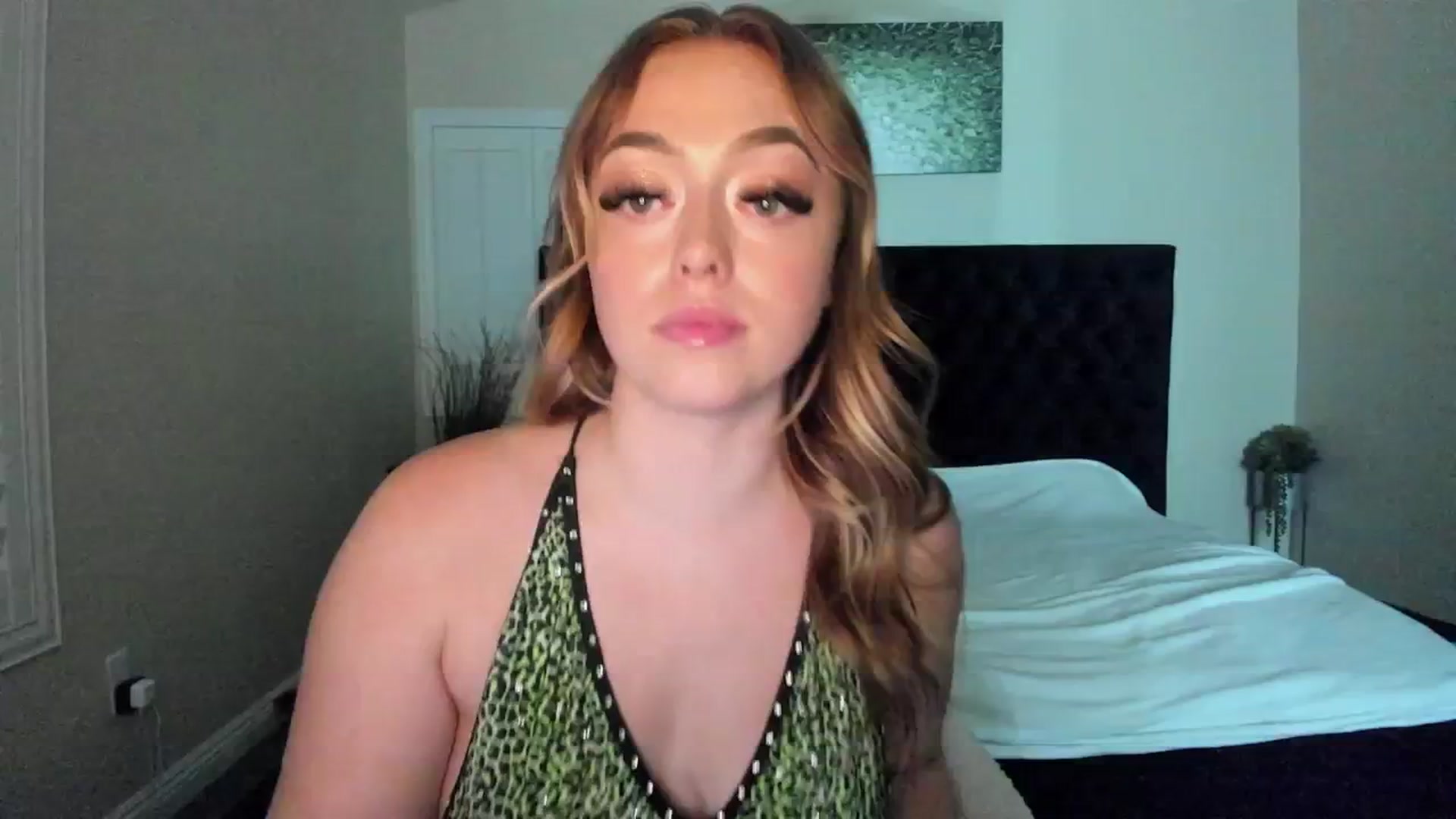 Gallery image thumbnail from Xo_zya's myfreecams stream on, 07/22/2024, 08:45 image 2 of 20