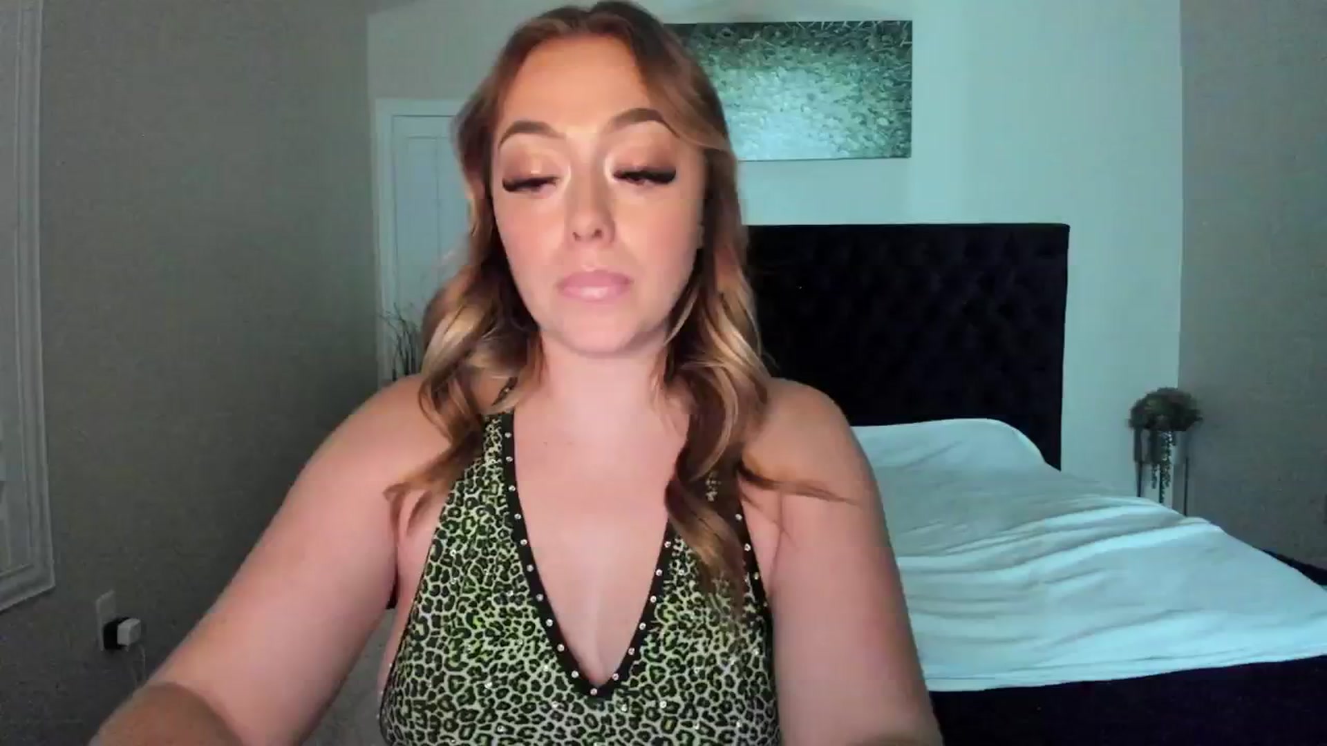 Gallery image thumbnail from Xo_zya's myfreecams stream on, 07/22/2024, 08:45 image 5 of 20