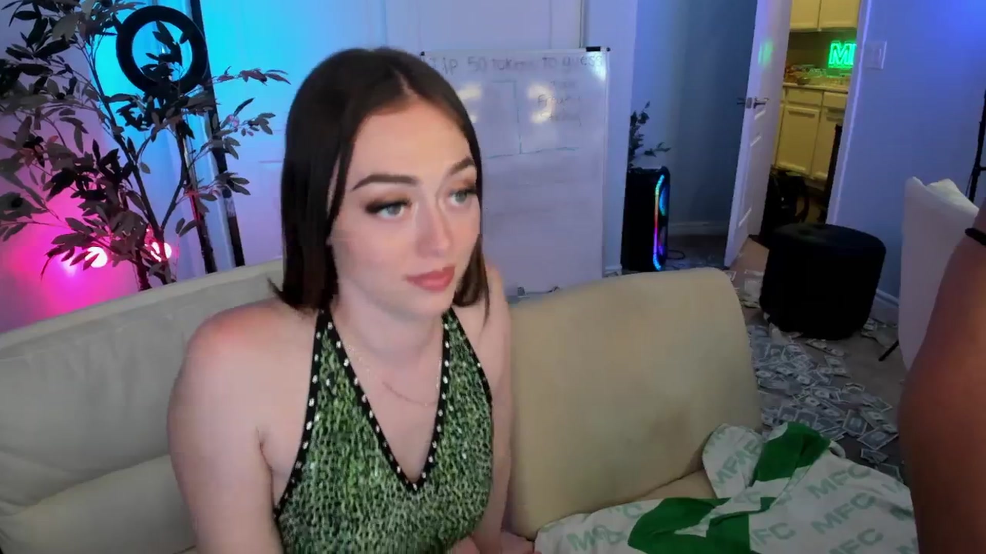Gallery image thumbnail from Xo_zya's myfreecams stream on, 03/25/2025, 06:47 image 7 of 20