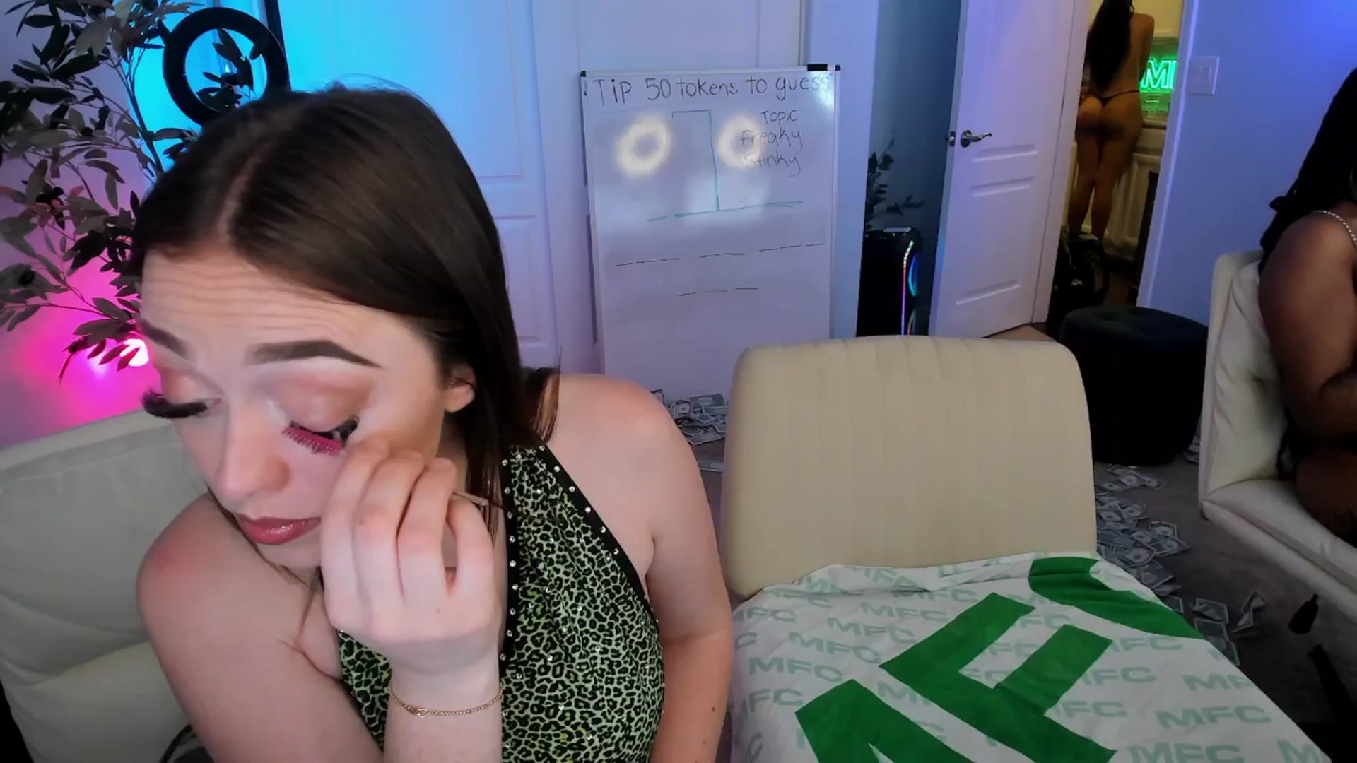 Gallery image thumbnail from Xo_zya's myfreecams stream on, 03/25/2025, 06:47 image 1 of 20