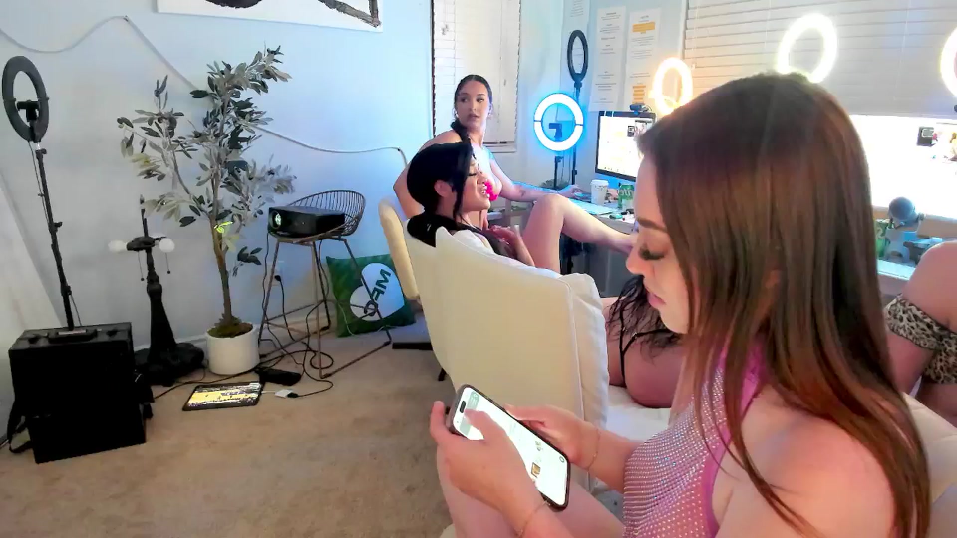 Gallery image thumbnail from Xo_zya's myfreecams stream on, 03/27/2025, 05:53 image 4 of 20