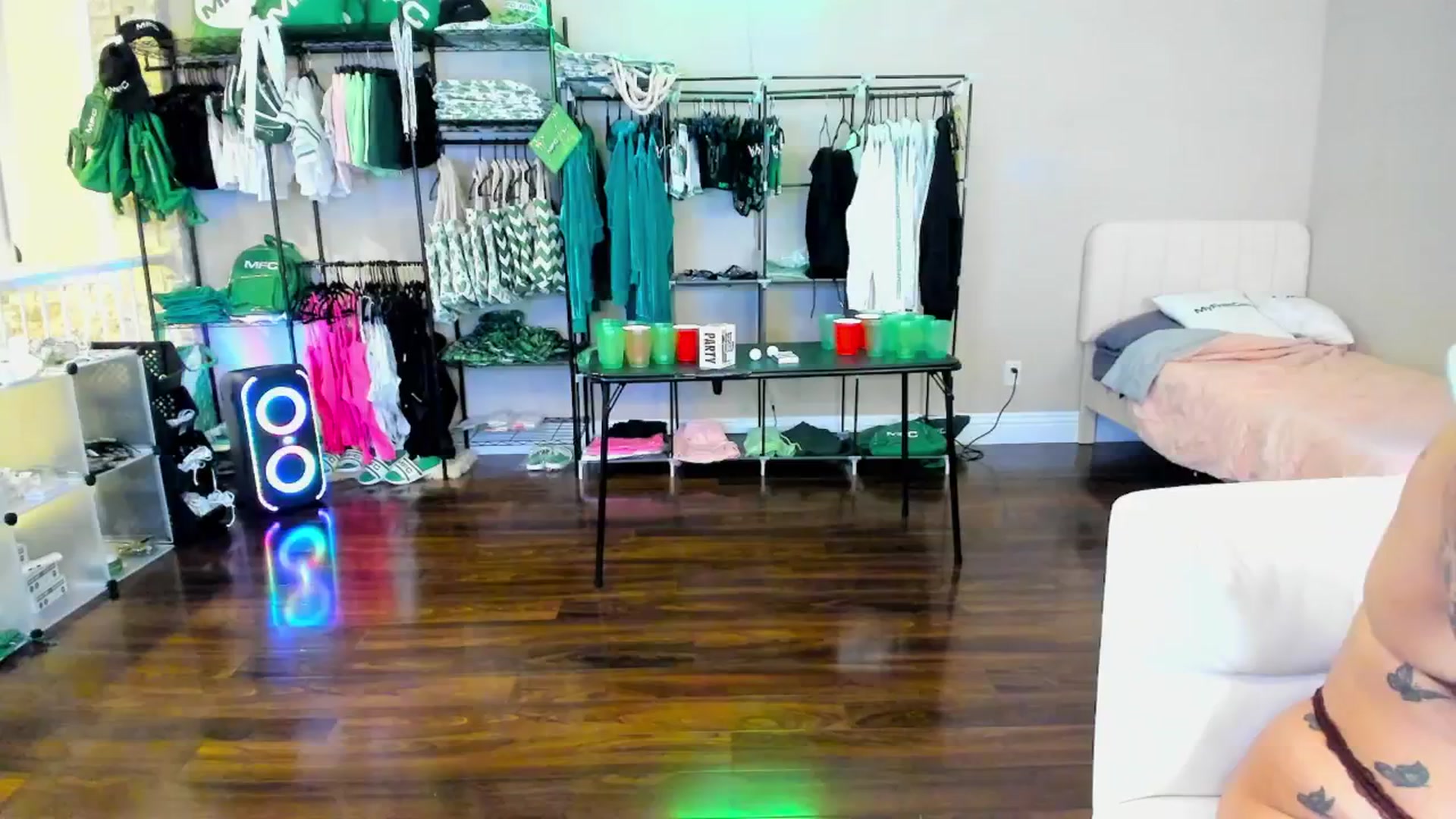 Gallery image thumbnail from Xo_zya's myfreecams stream on, 03/28/2025, 06:19 image 19 of 20