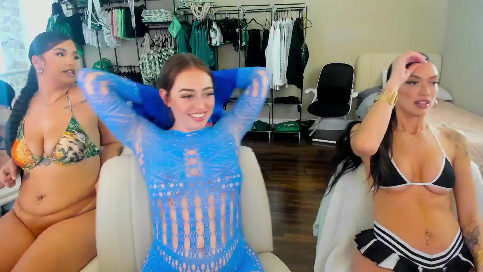 Gallery image thumbnail from Xo_zya's myfreecams stream on, 03/28/2025, 21:34 image 18 of 20