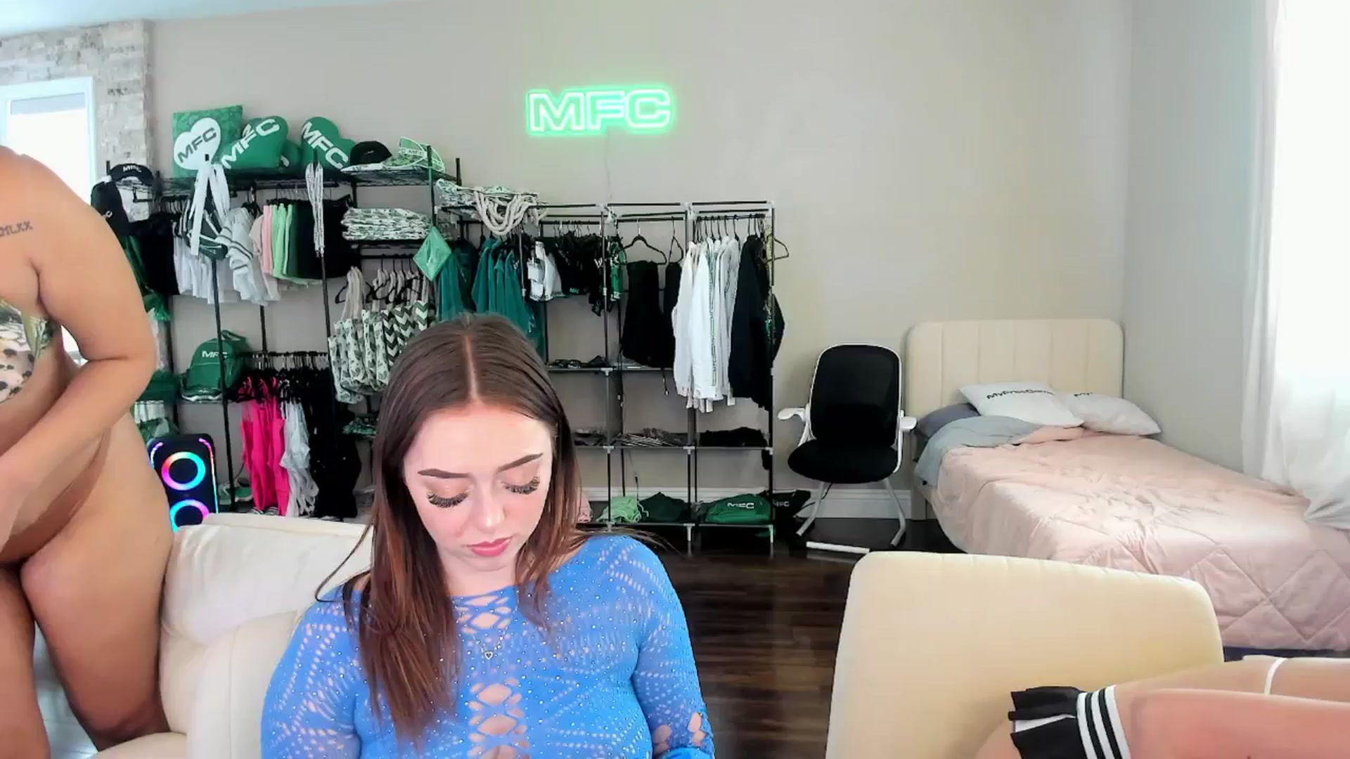 Gallery image thumbnail from Xo_zya's myfreecams stream on, 03/28/2025, 21:34 image 1 of 20