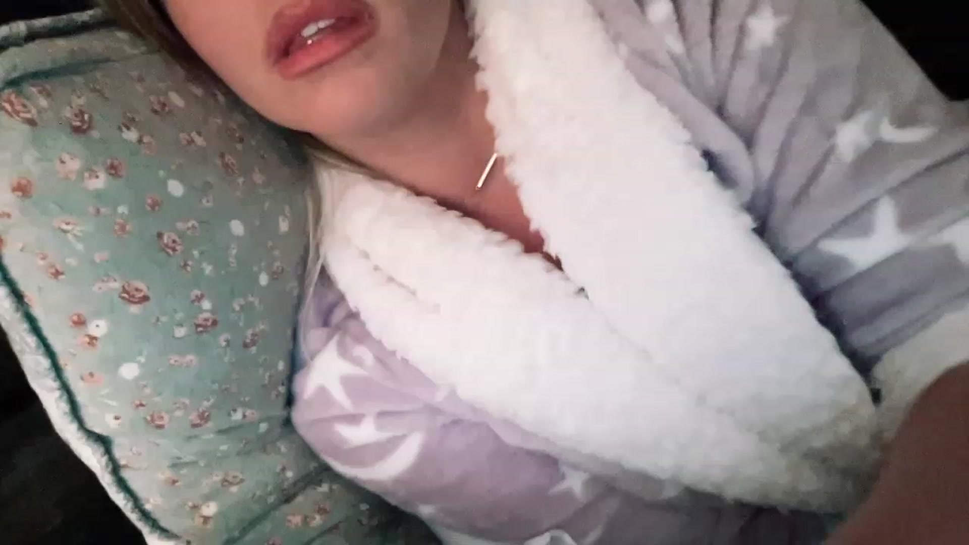 Gallery image thumbnail from Xonakitaxo's myfreecams stream on, 12/04/2022, 11:45 image 19 of 20