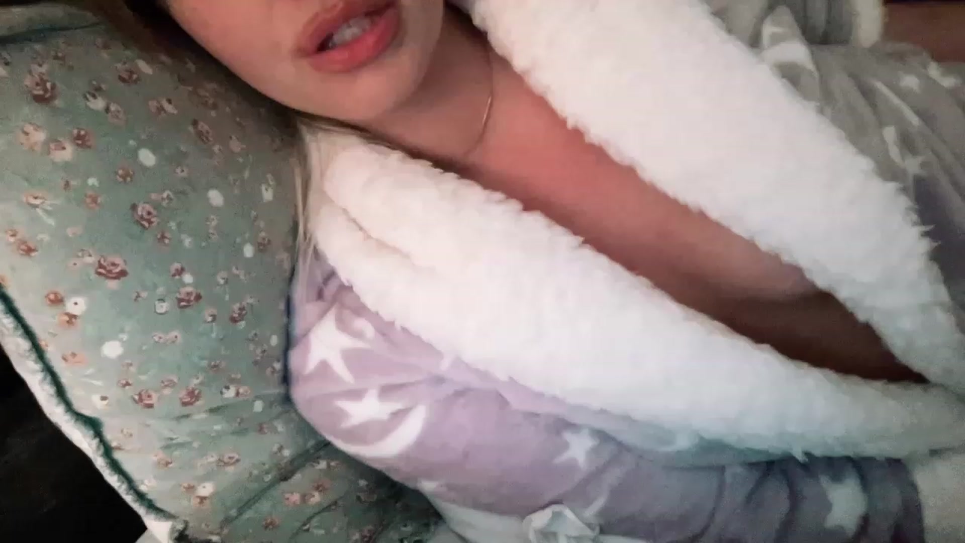 Gallery image thumbnail from Xonakitaxo's myfreecams stream on, 12/04/2022, 11:45 image 20 of 20