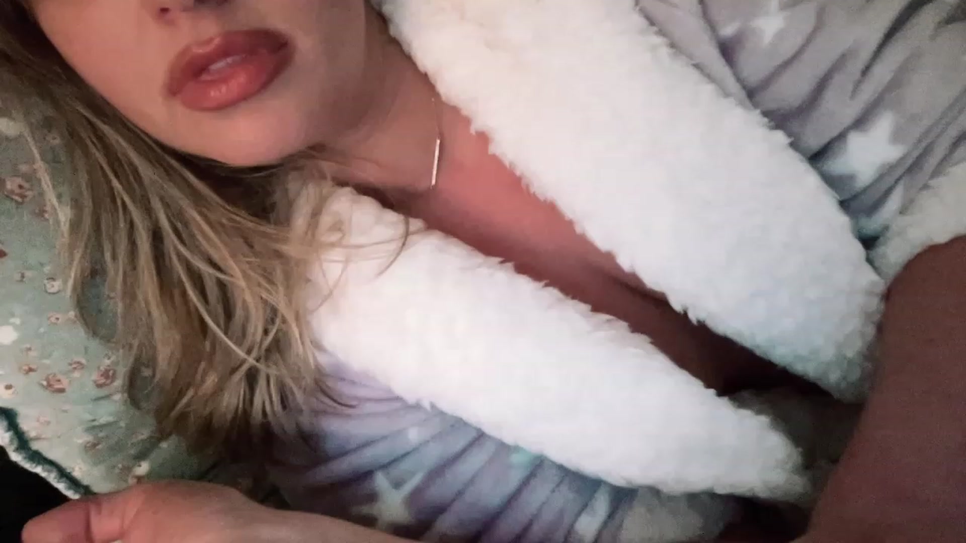 Gallery image thumbnail from Xonakitaxo's myfreecams stream on, 12/04/2022, 11:45 image 1 of 20