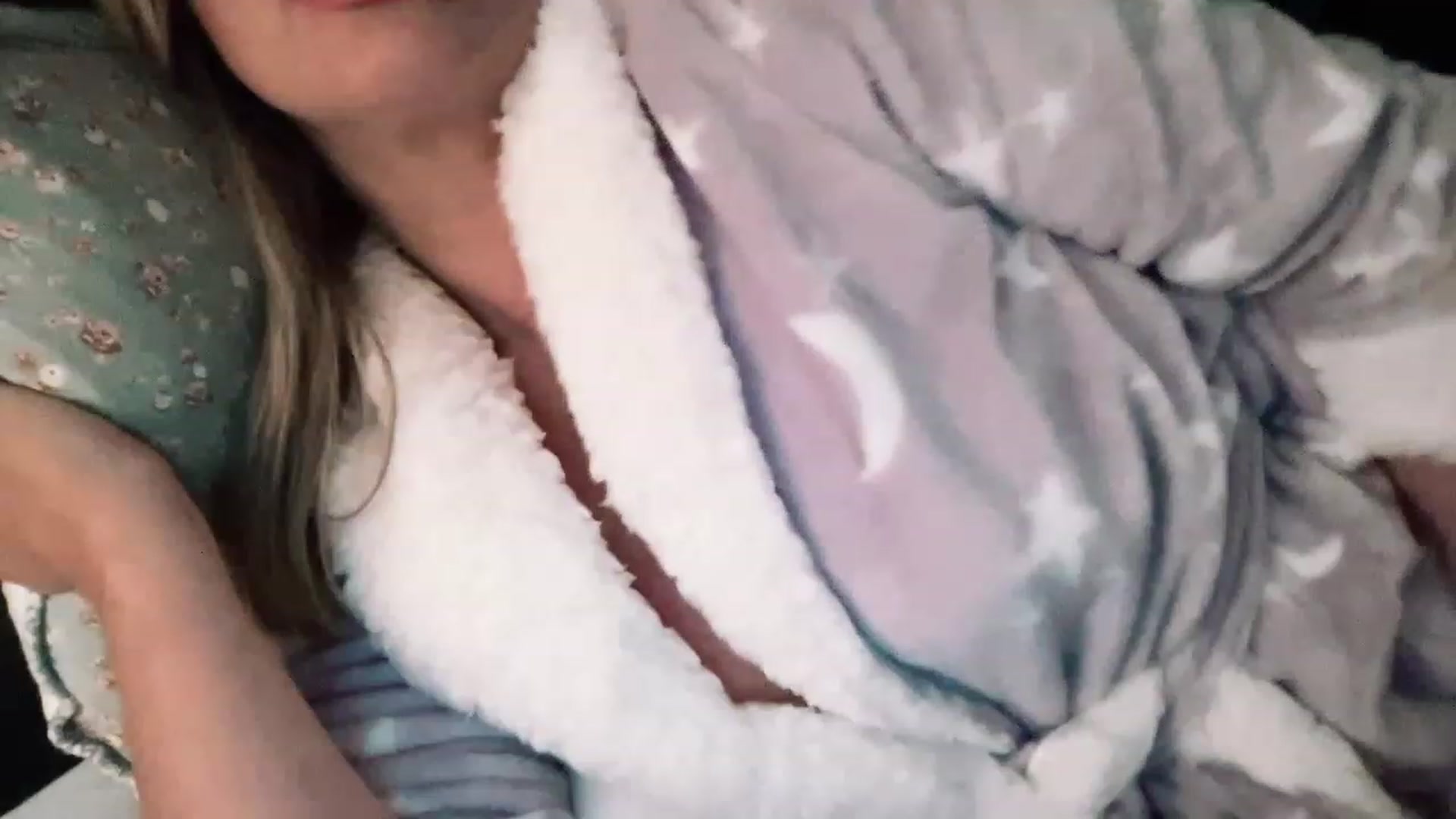 Gallery image thumbnail from Xonakitaxo's myfreecams stream on, 12/04/2022, 13:27 image 3 of 20
