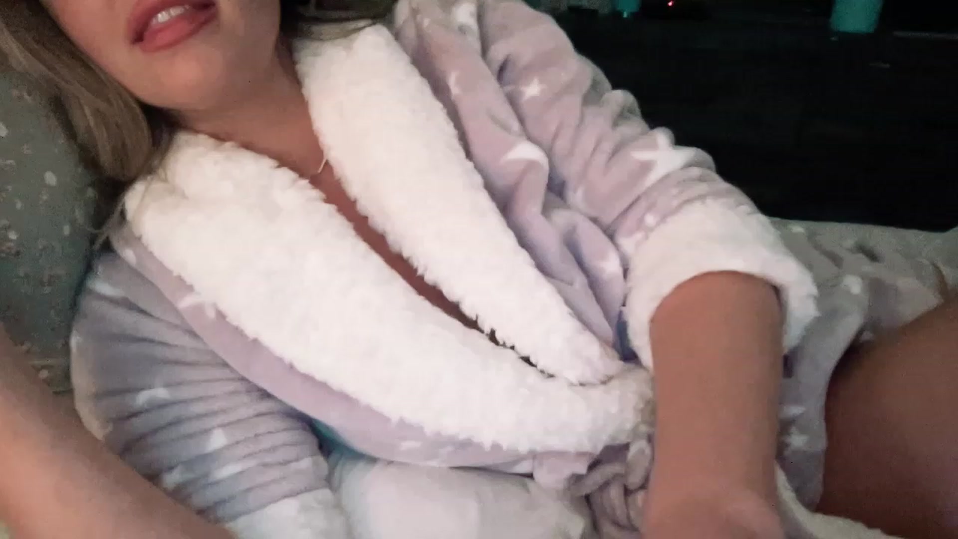 Gallery image thumbnail from Xonakitaxo's myfreecams stream on, 12/04/2022, 13:27 image 6 of 20