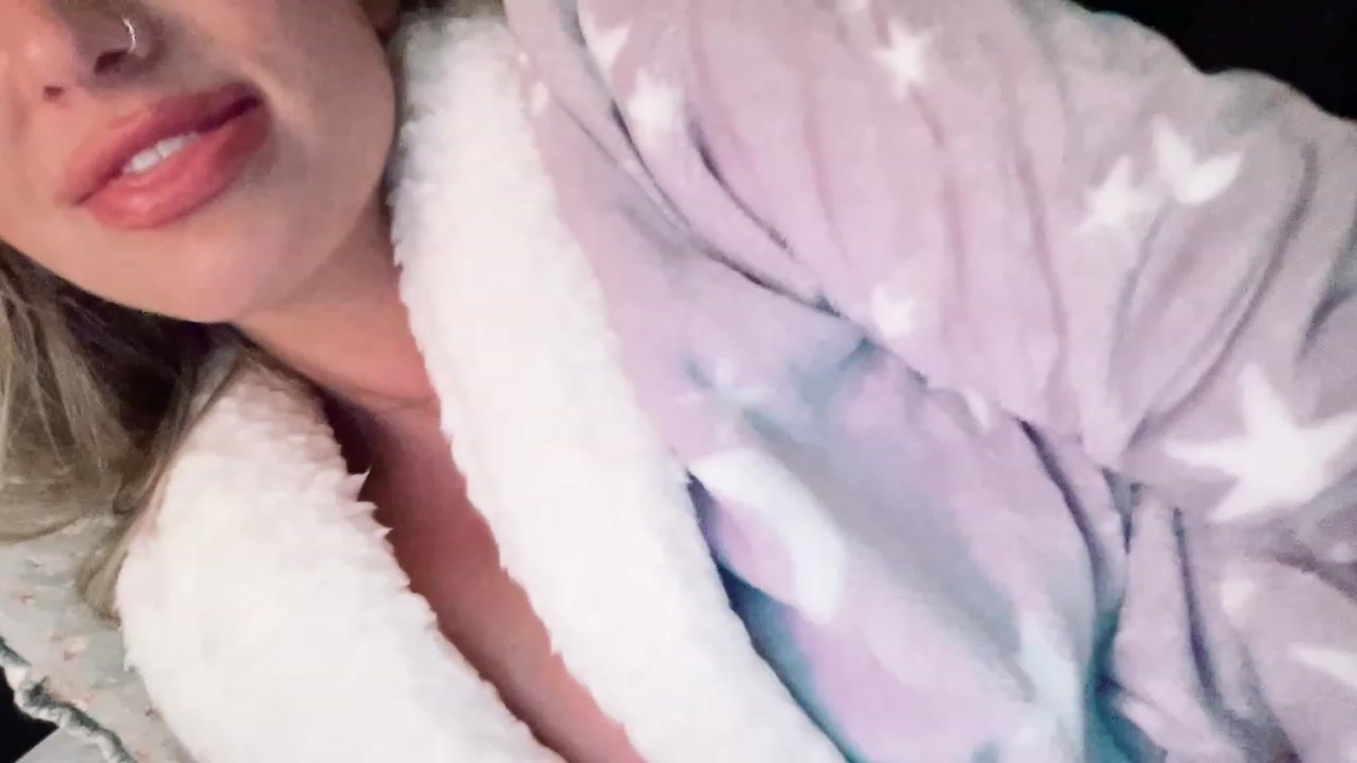 Gallery image thumbnail from Xonakitaxo's myfreecams stream on, 12/04/2022, 13:27 image 11 of 20