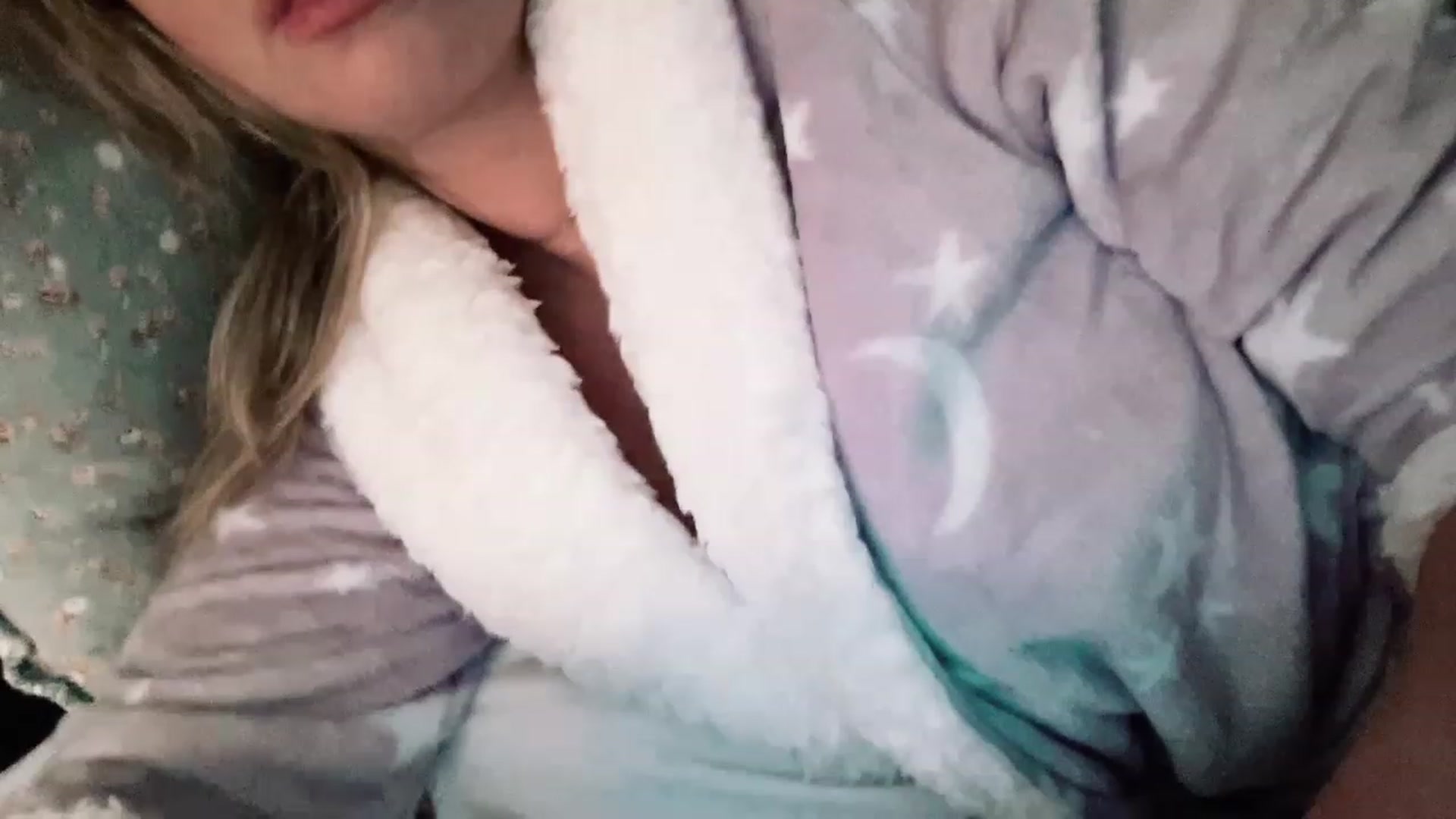 Gallery image thumbnail from Xonakitaxo's myfreecams stream on, 12/04/2022, 13:27 image 14 of 20
