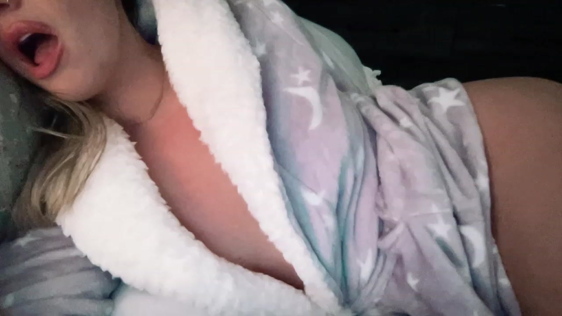 Gallery image thumbnail from Xonakitaxo's myfreecams stream on, 12/04/2022, 13:27 image 18 of 20