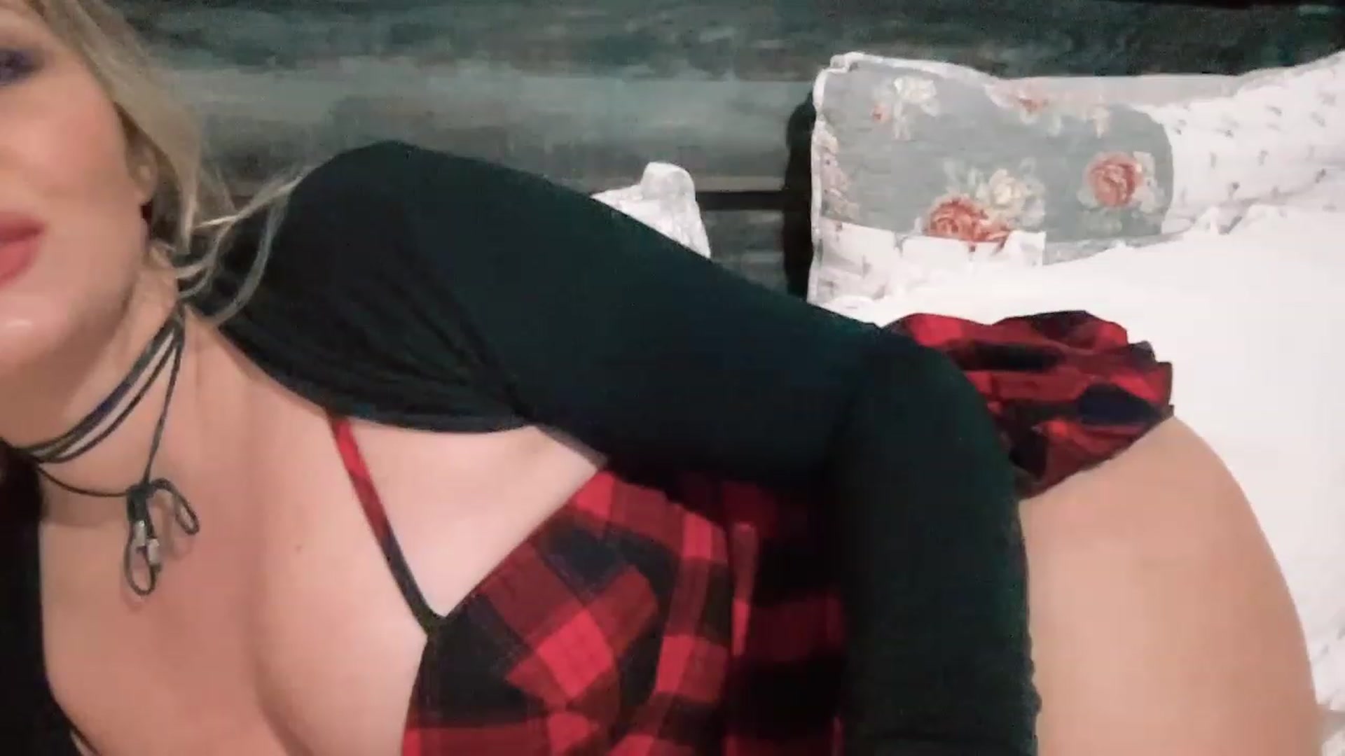 Gallery image thumbnail from Xonakitaxo's myfreecams stream on, 12/07/2022, 06:28 image 11 of 20